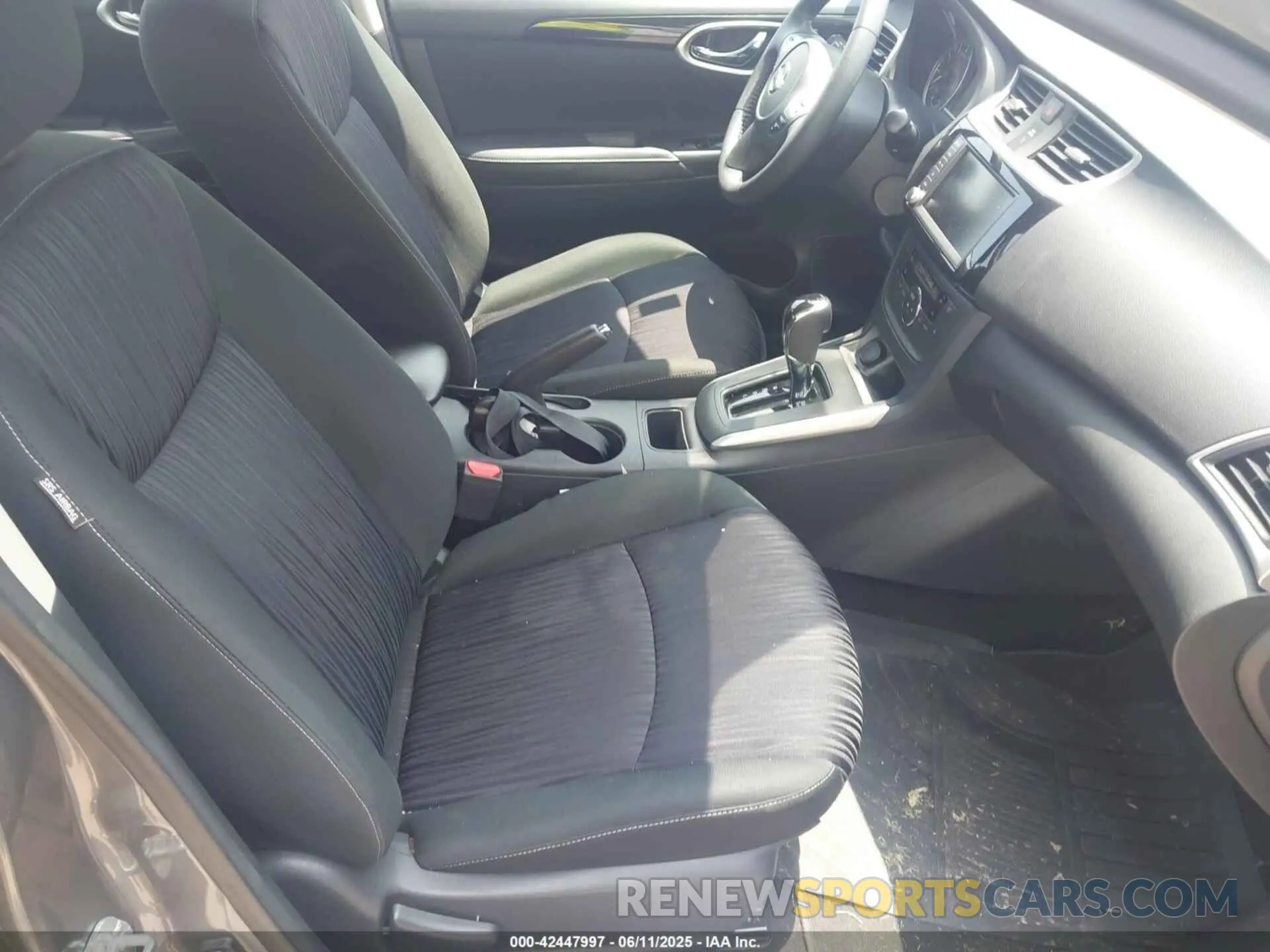 5 Photograph of a damaged car 3N1AB7AP2KY441725 NISSAN SENTRA 2019