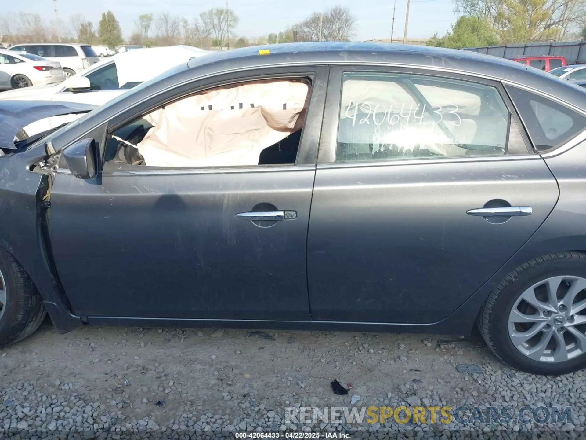 14 Photograph of a damaged car 3N1AB7AP3KL609109 NISSAN SENTRA 2019