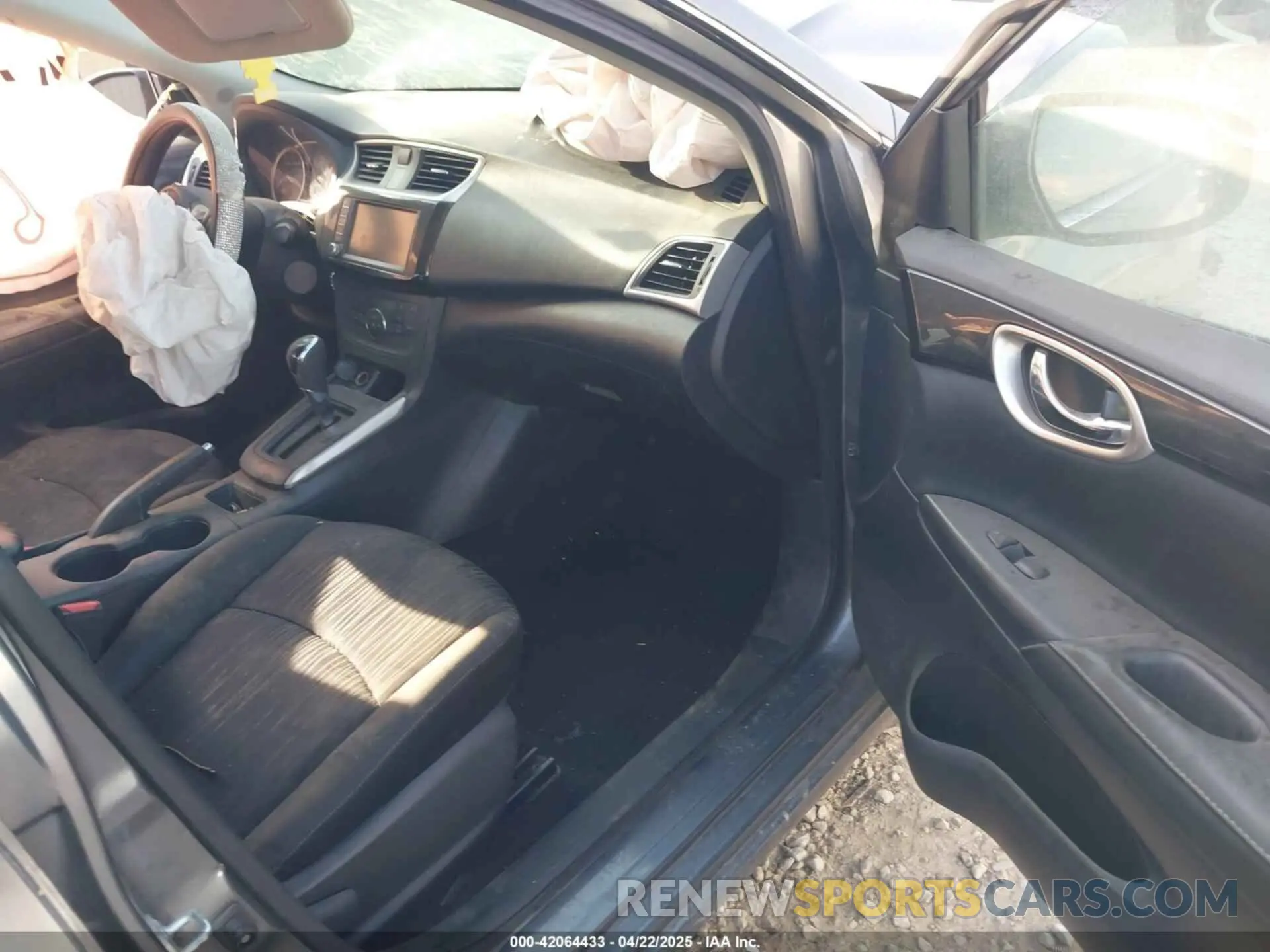 5 Photograph of a damaged car 3N1AB7AP3KL609109 NISSAN SENTRA 2019