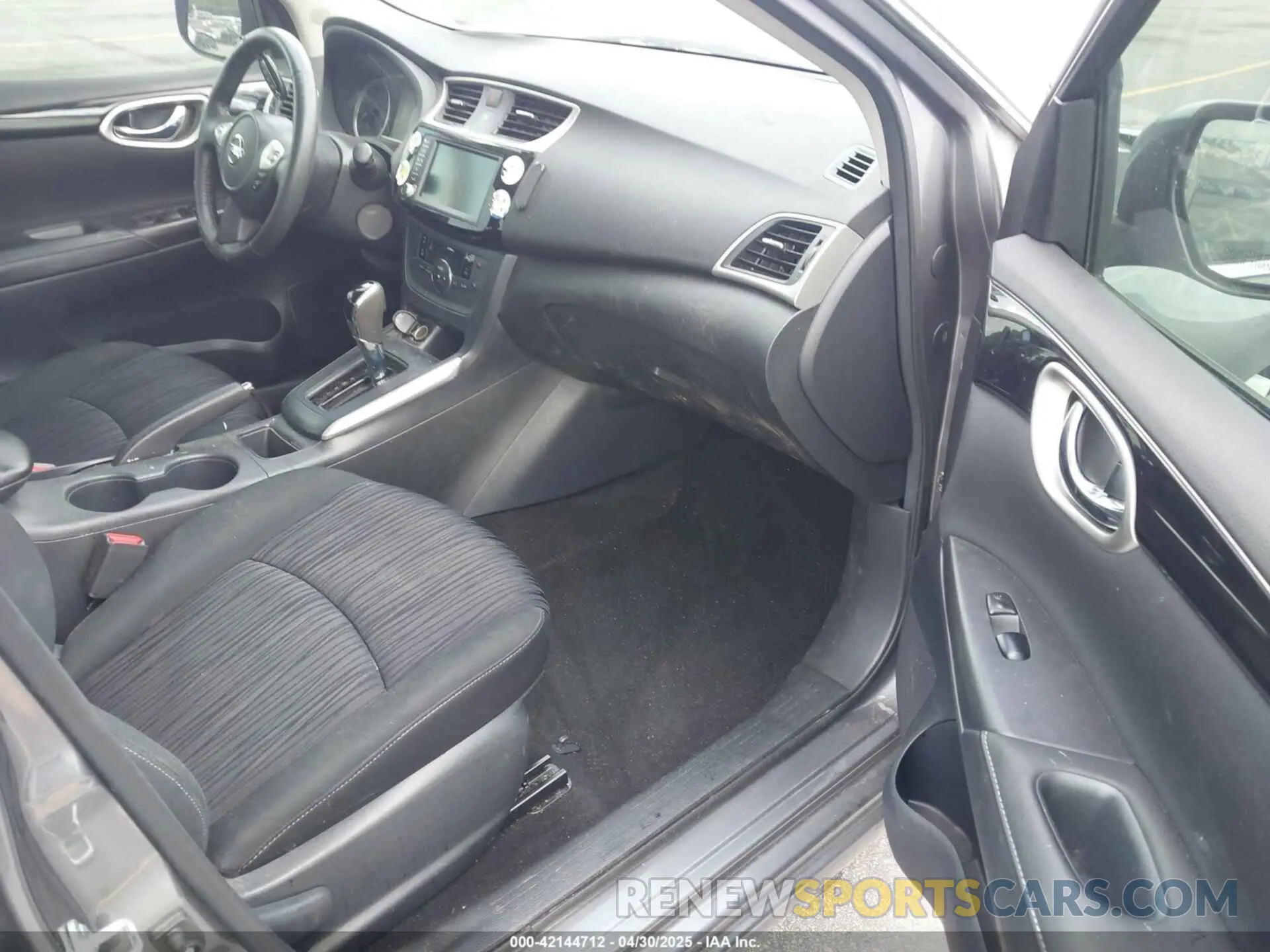 5 Photograph of a damaged car 3N1AB7AP3KY373645 NISSAN SENTRA 2019