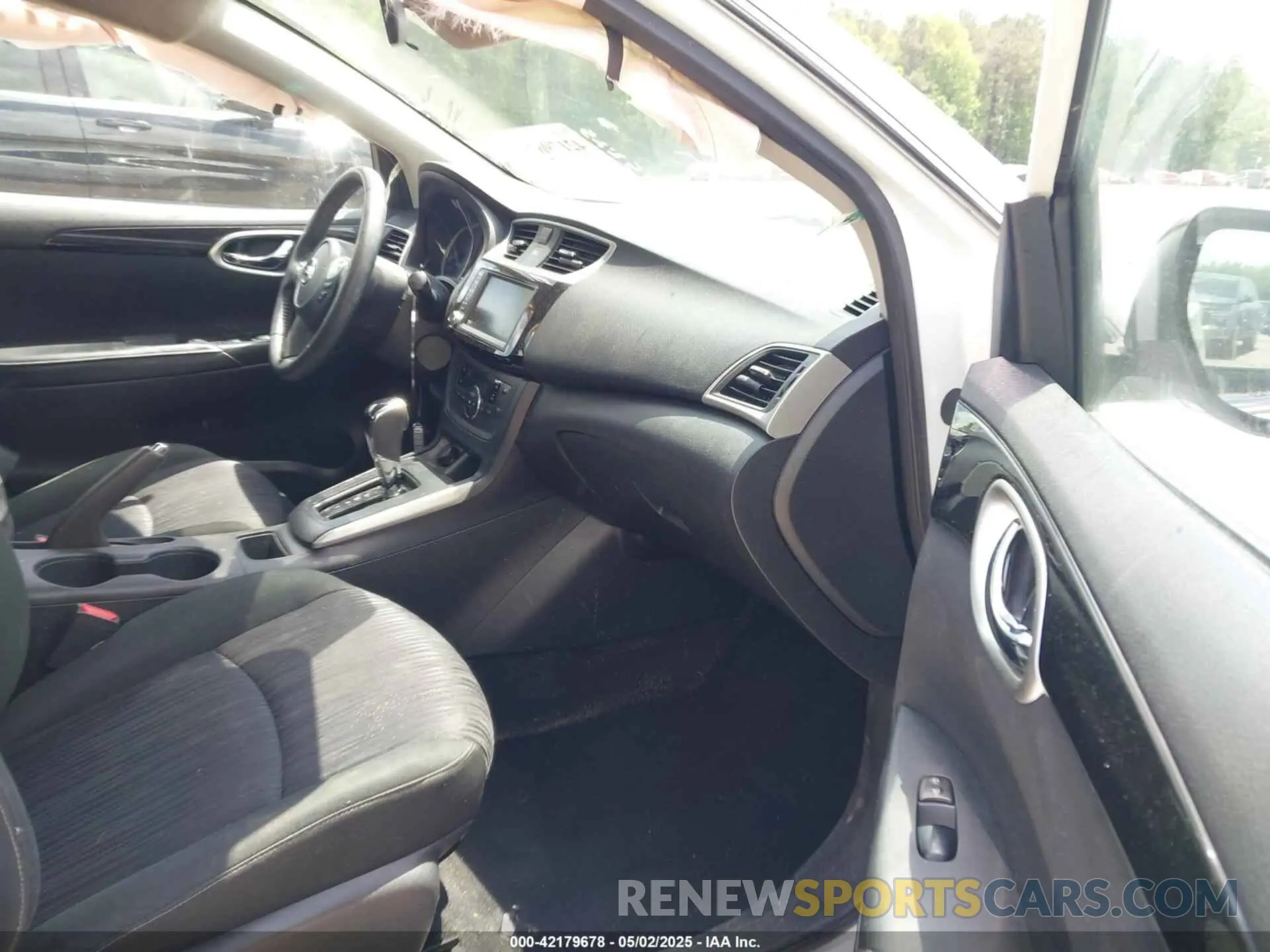 5 Photograph of a damaged car 3N1AB7AP3KY427879 NISSAN SENTRA 2019