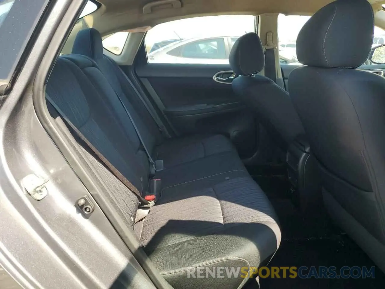 10 Photograph of a damaged car 3N1AB7AP4KL605327 NISSAN SENTRA 2019