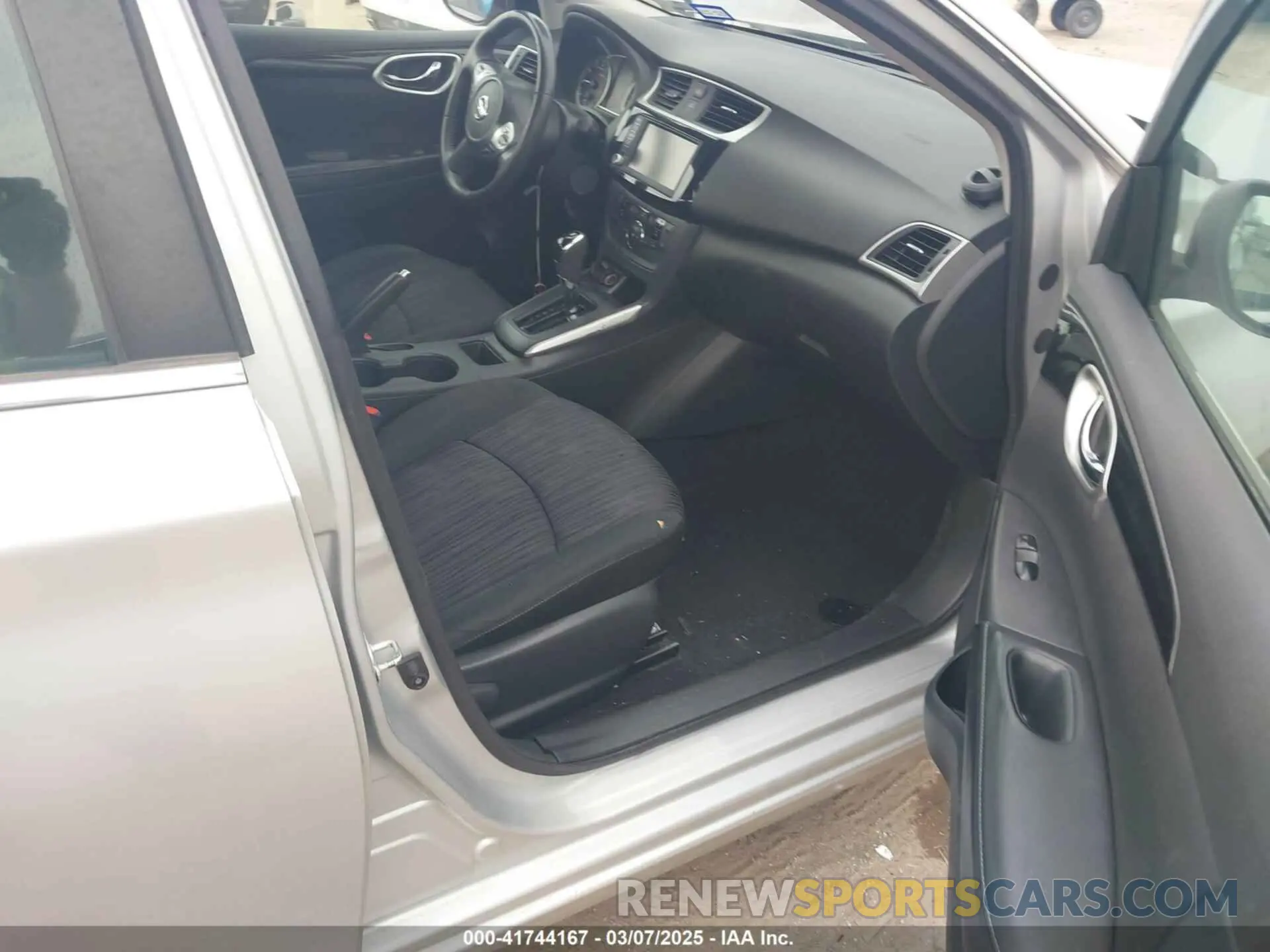 5 Photograph of a damaged car 3N1AB7AP4KY327516 NISSAN SENTRA 2019