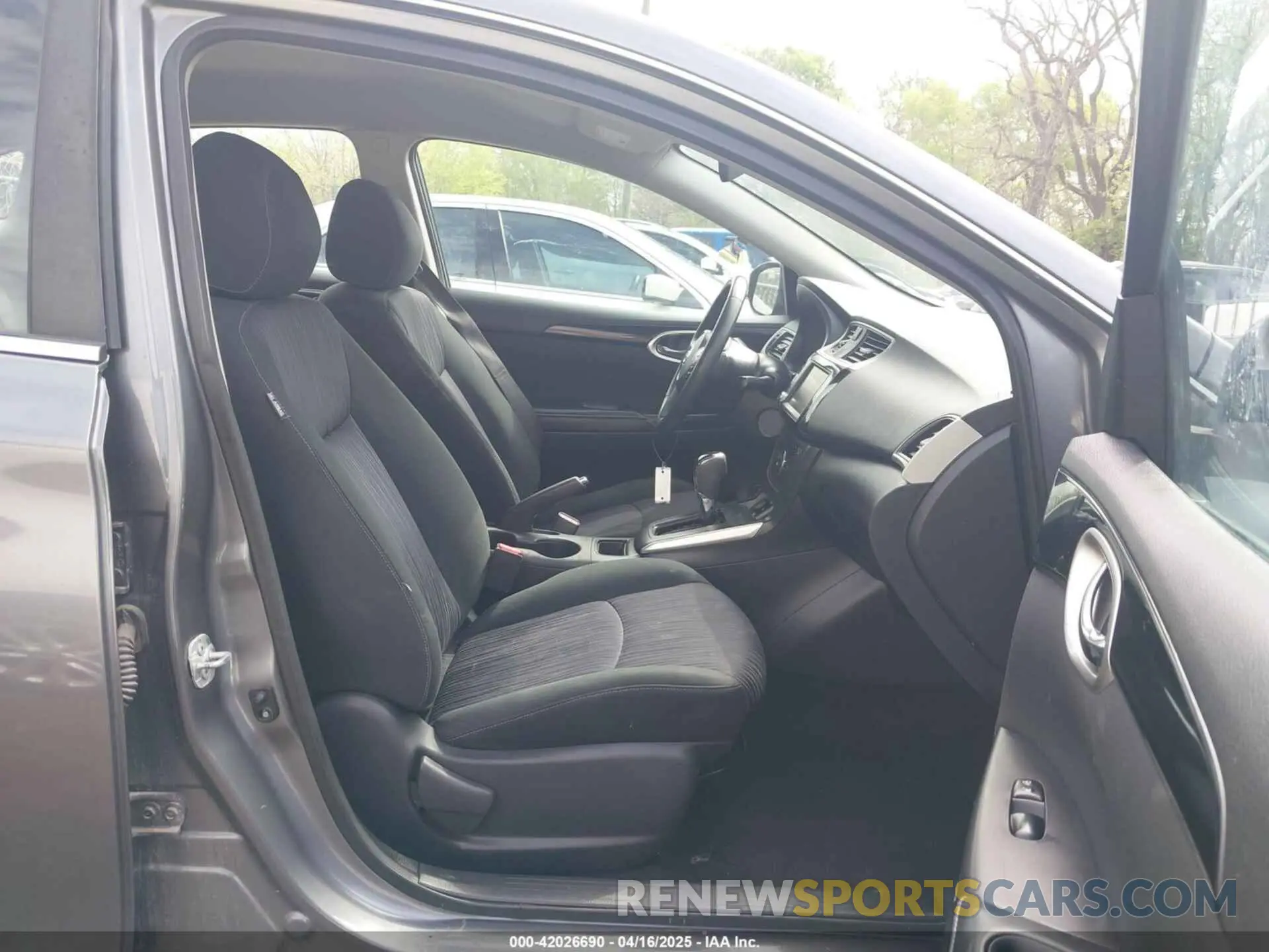 5 Photograph of a damaged car 3N1AB7AP4KY356577 NISSAN SENTRA 2019