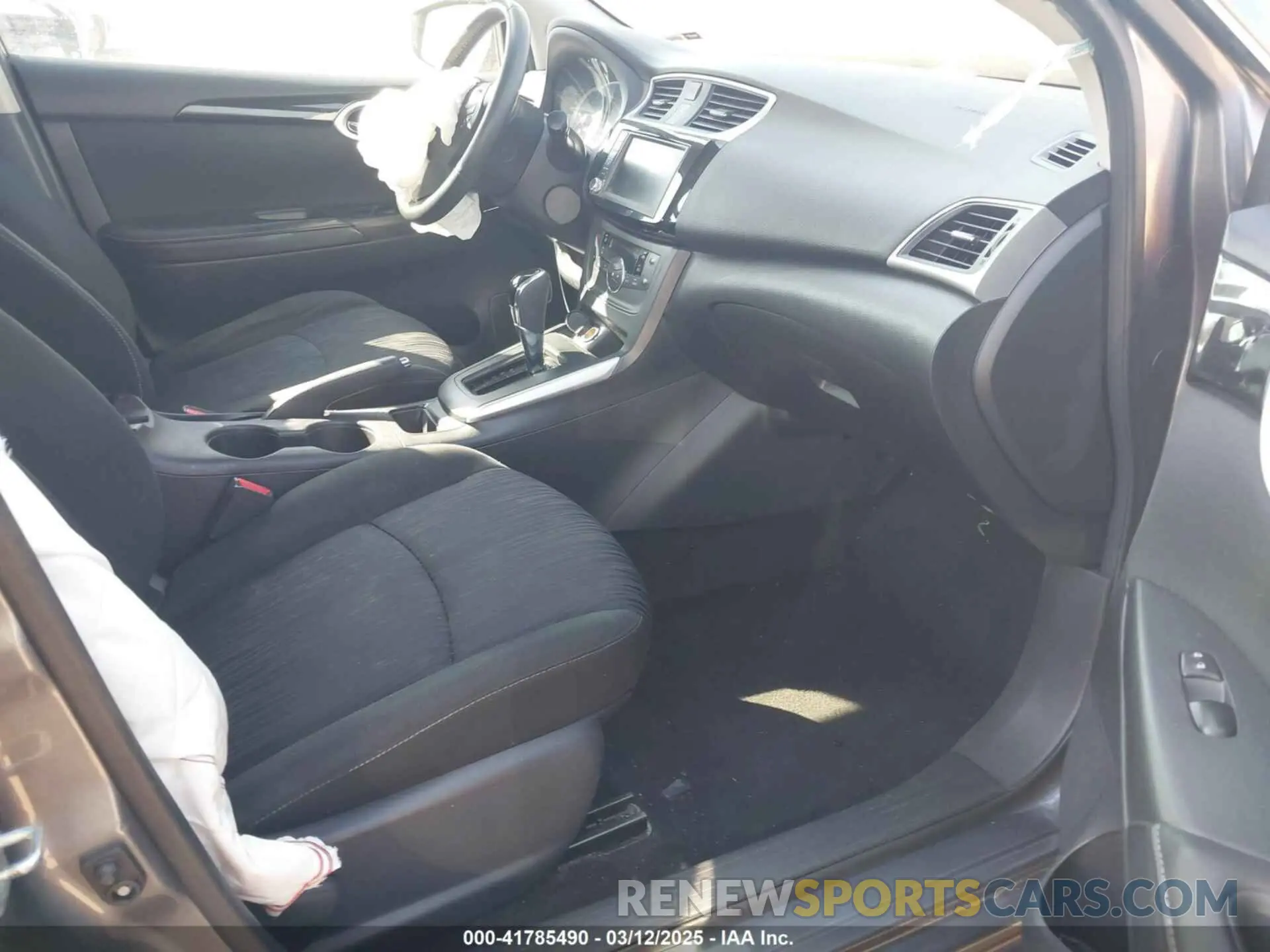 5 Photograph of a damaged car 3N1AB7AP4KY433755 NISSAN SENTRA 2019