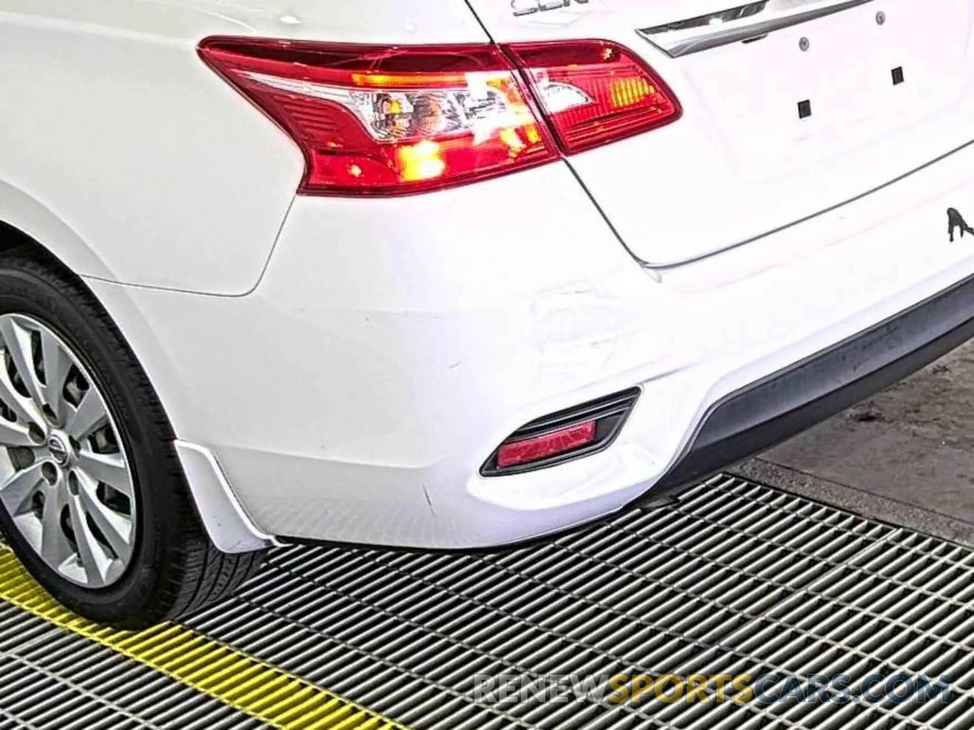 4 Photograph of a damaged car 3N1AB7AP4KY446781 NISSAN SENTRA 2019