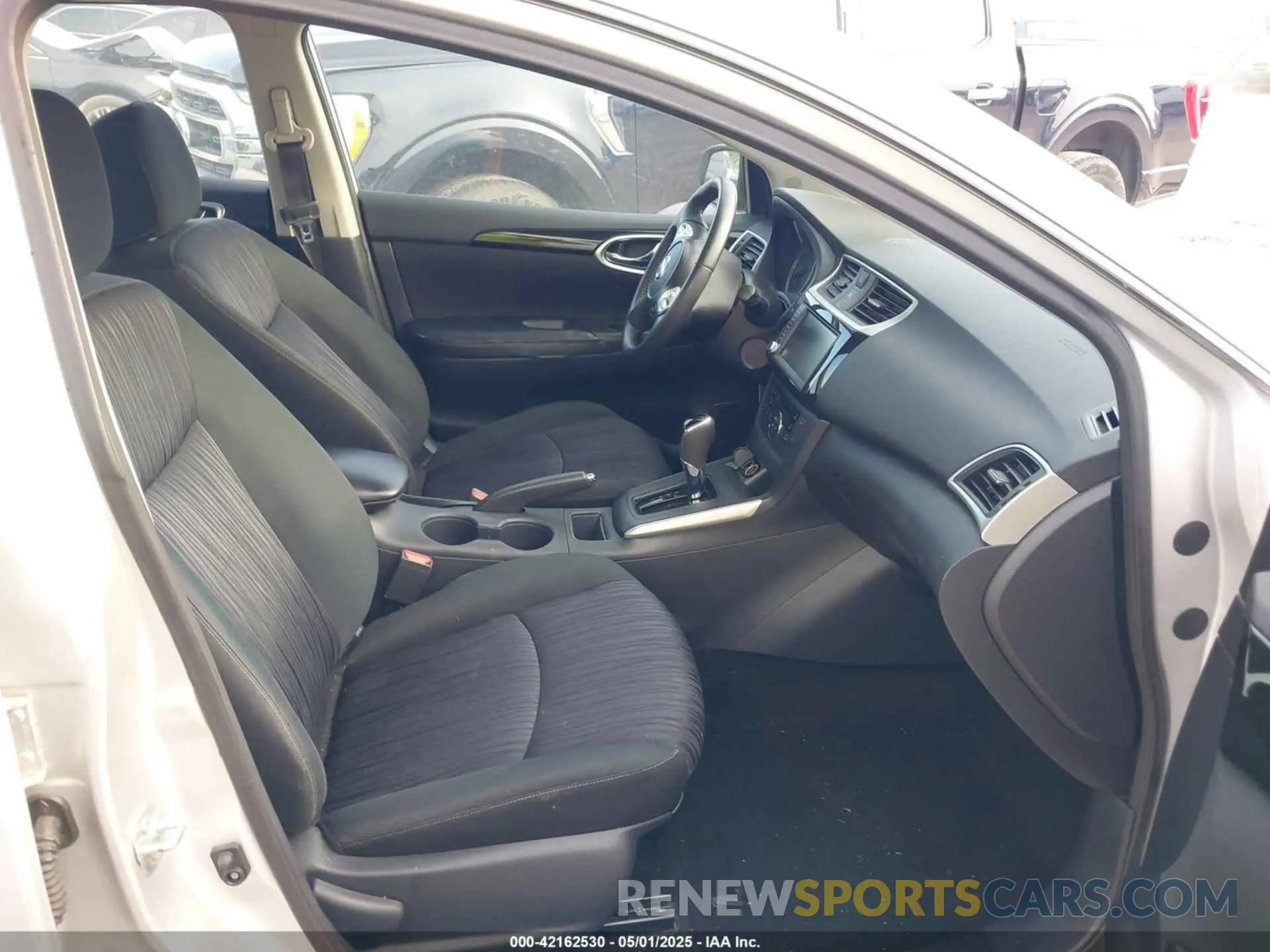 5 Photograph of a damaged car 3N1AB7AP5KL626185 NISSAN SENTRA 2019