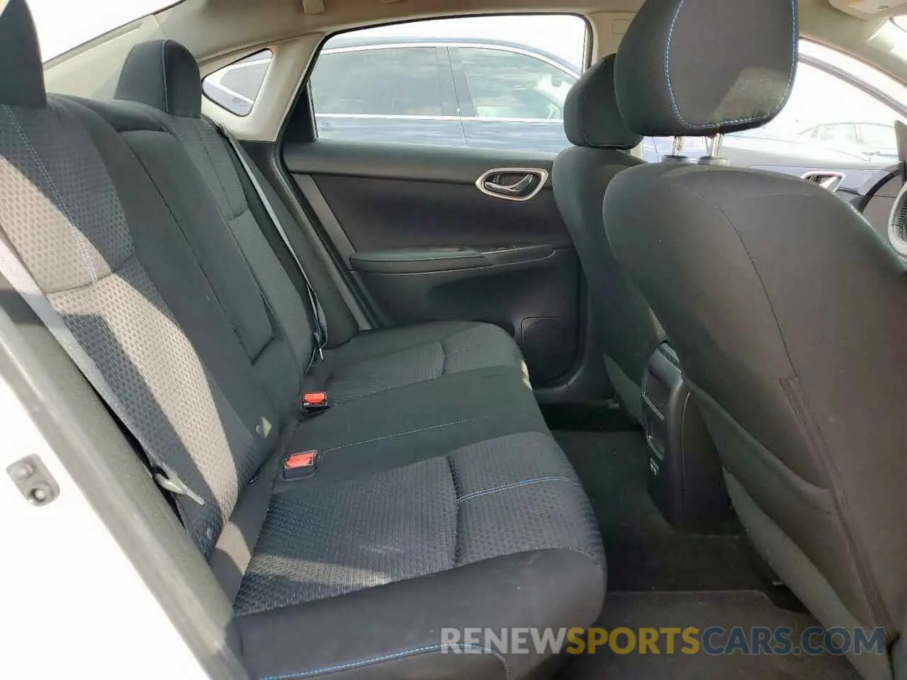 10 Photograph of a damaged car 3N1AB7AP5KY222628 NISSAN SENTRA 2019