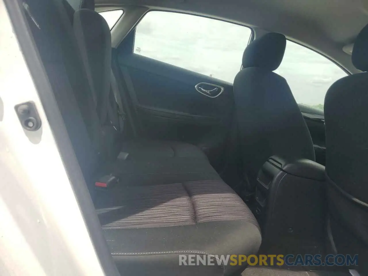 10 Photograph of a damaged car 3N1AB7AP5KY329971 NISSAN SENTRA 2019