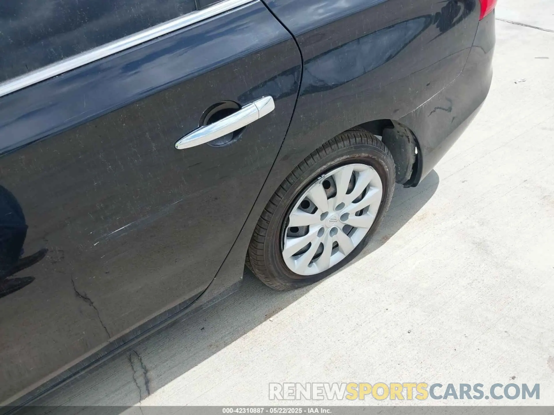 17 Photograph of a damaged car 3N1AB7AP5KY376952 NISSAN SENTRA 2019