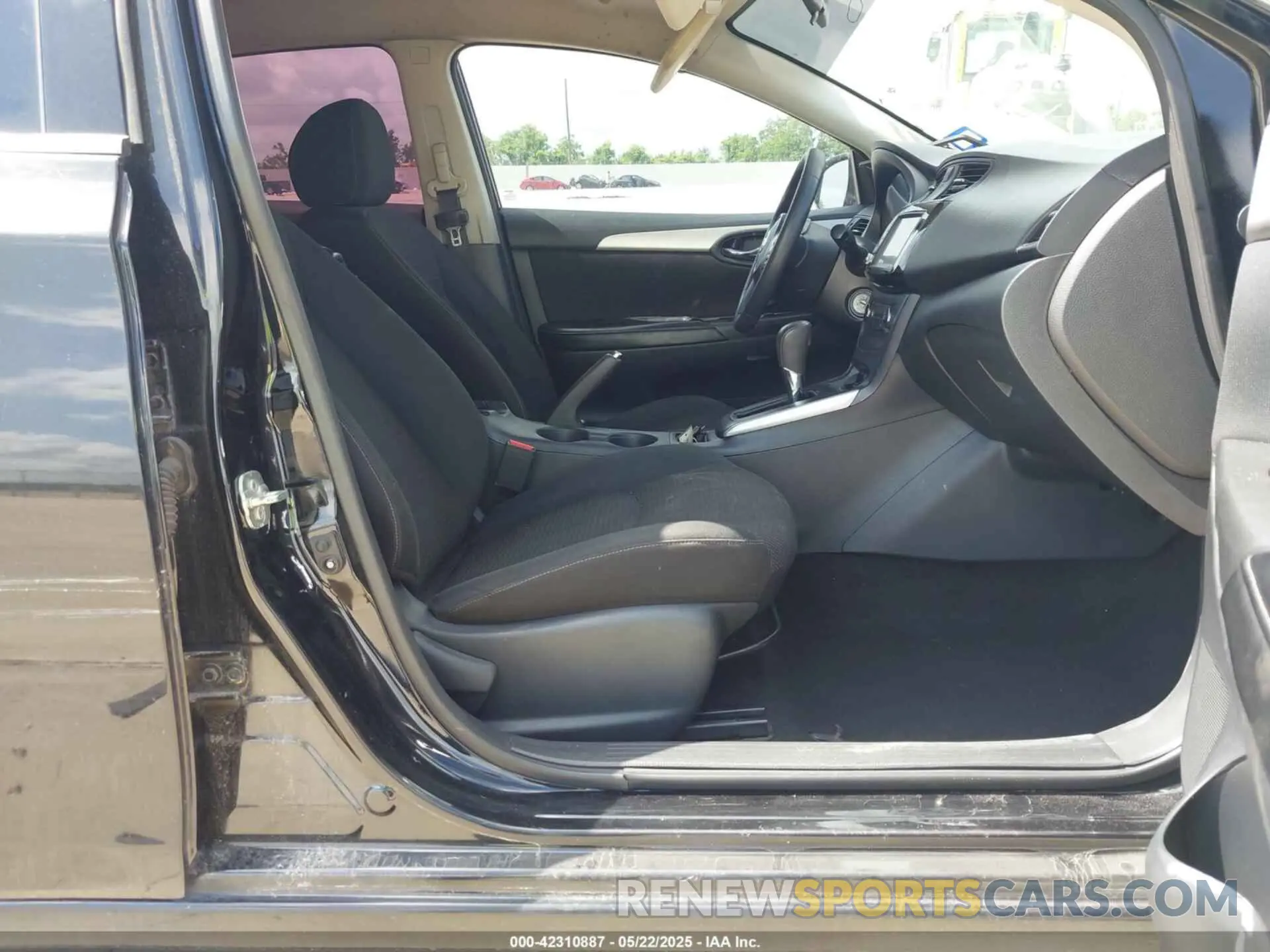 5 Photograph of a damaged car 3N1AB7AP5KY376952 NISSAN SENTRA 2019