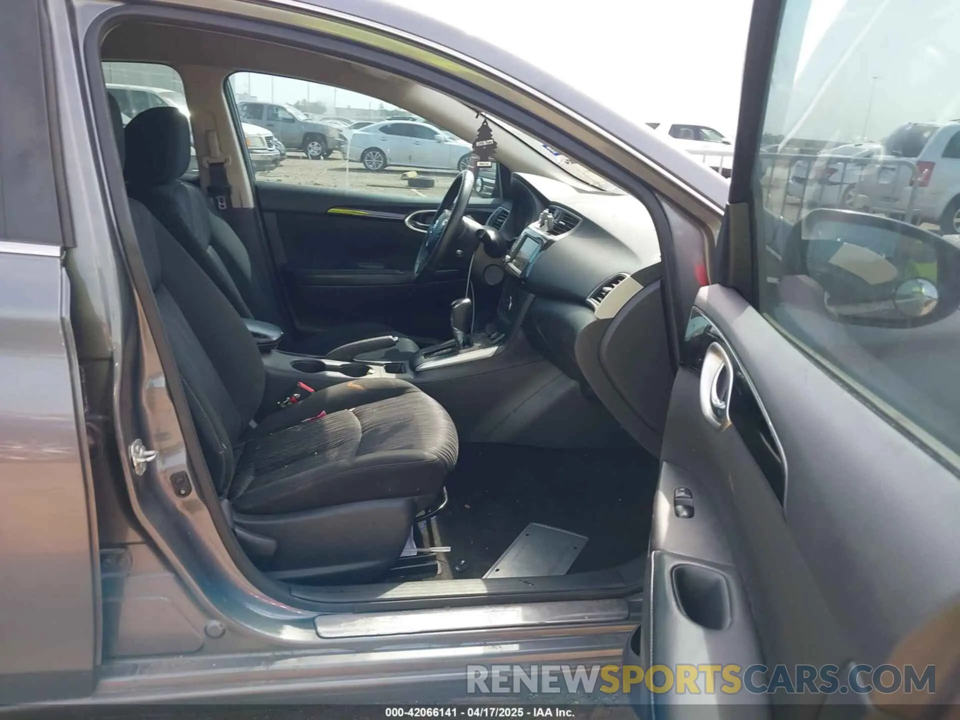5 Photograph of a damaged car 3N1AB7AP5KY377048 NISSAN SENTRA 2019