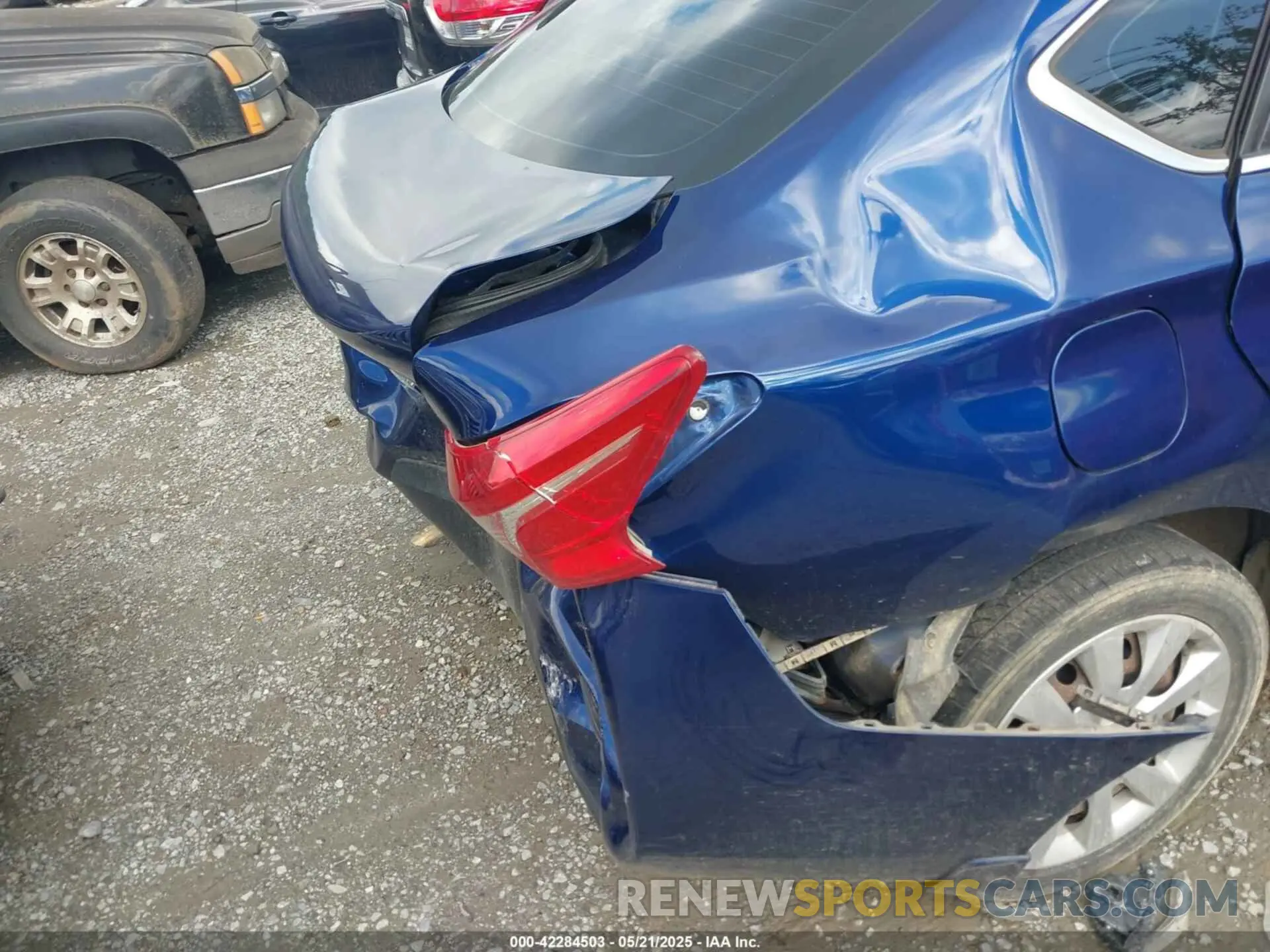18 Photograph of a damaged car 3N1AB7AP5KY404751 NISSAN SENTRA 2019