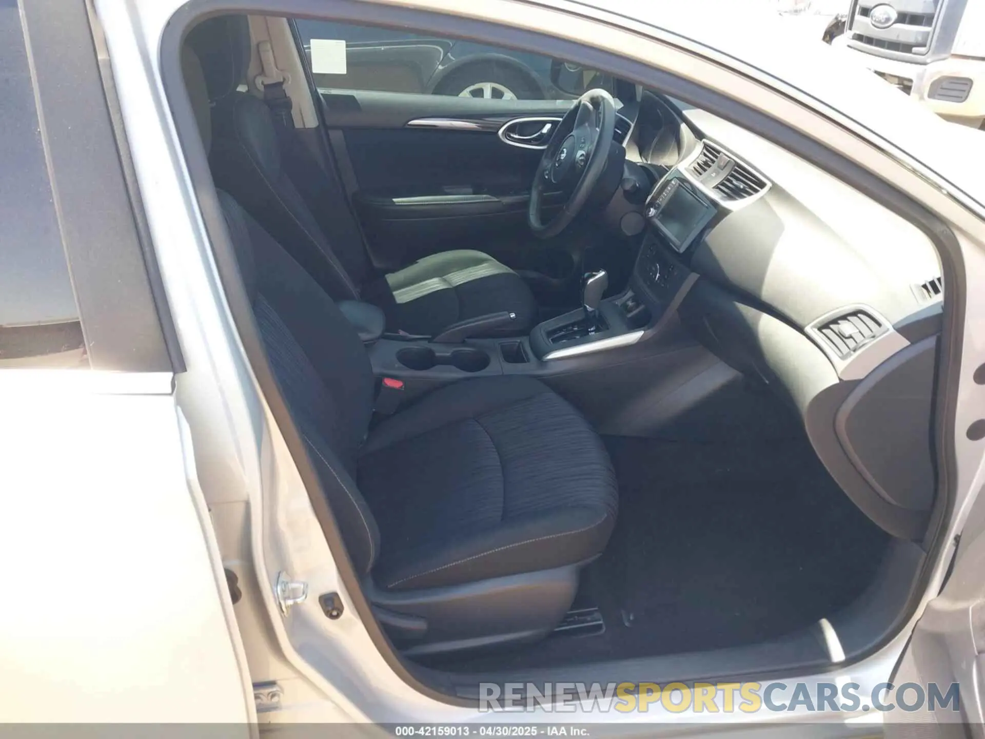 5 Photograph of a damaged car 3N1AB7AP5KY424580 NISSAN SENTRA 2019