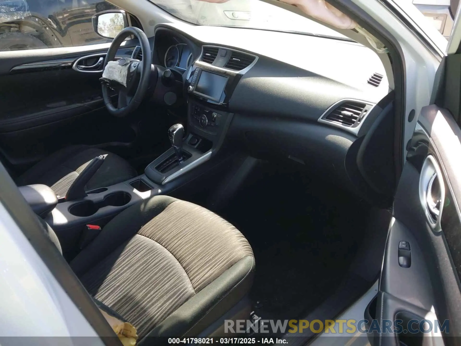 5 Photograph of a damaged car 3N1AB7AP5KY449382 NISSAN SENTRA 2019