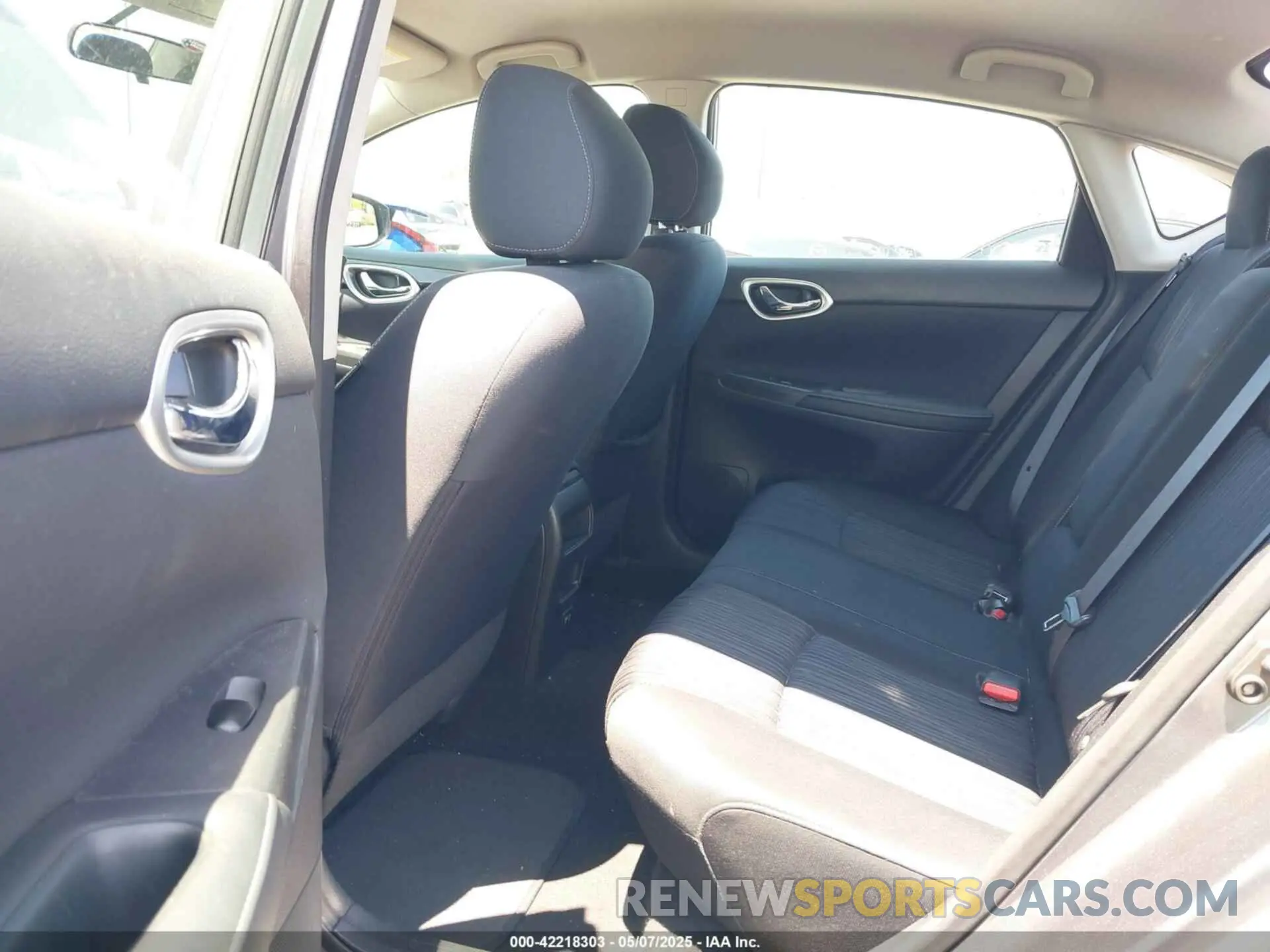 8 Photograph of a damaged car 3N1AB7AP6KL612618 NISSAN SENTRA 2019