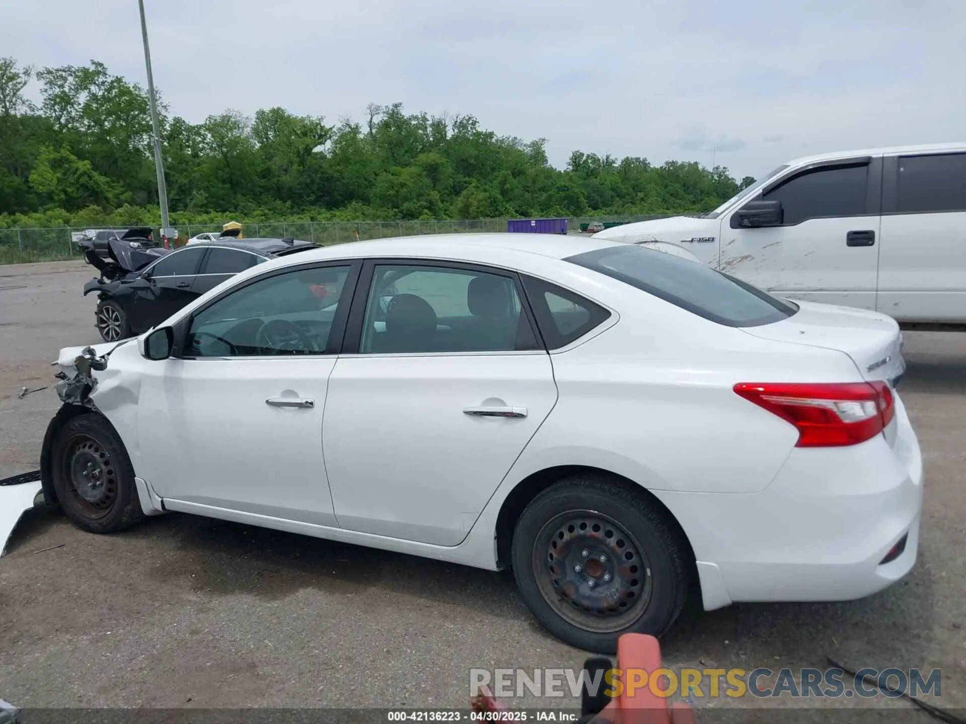 14 Photograph of a damaged car 3N1AB7AP6KY335665 NISSAN SENTRA 2019