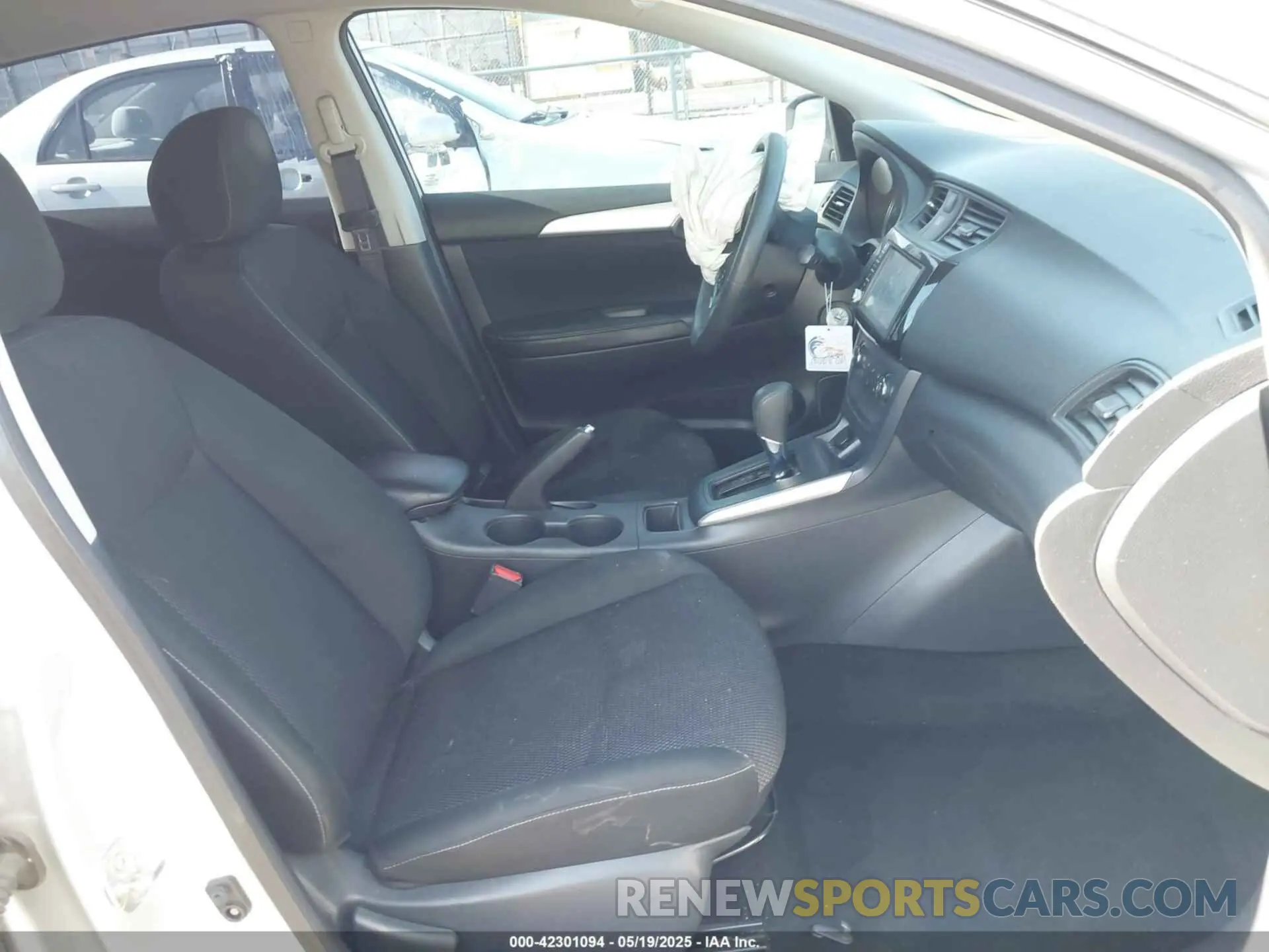 5 Photograph of a damaged car 3N1AB7AP6KY358590 NISSAN SENTRA 2019