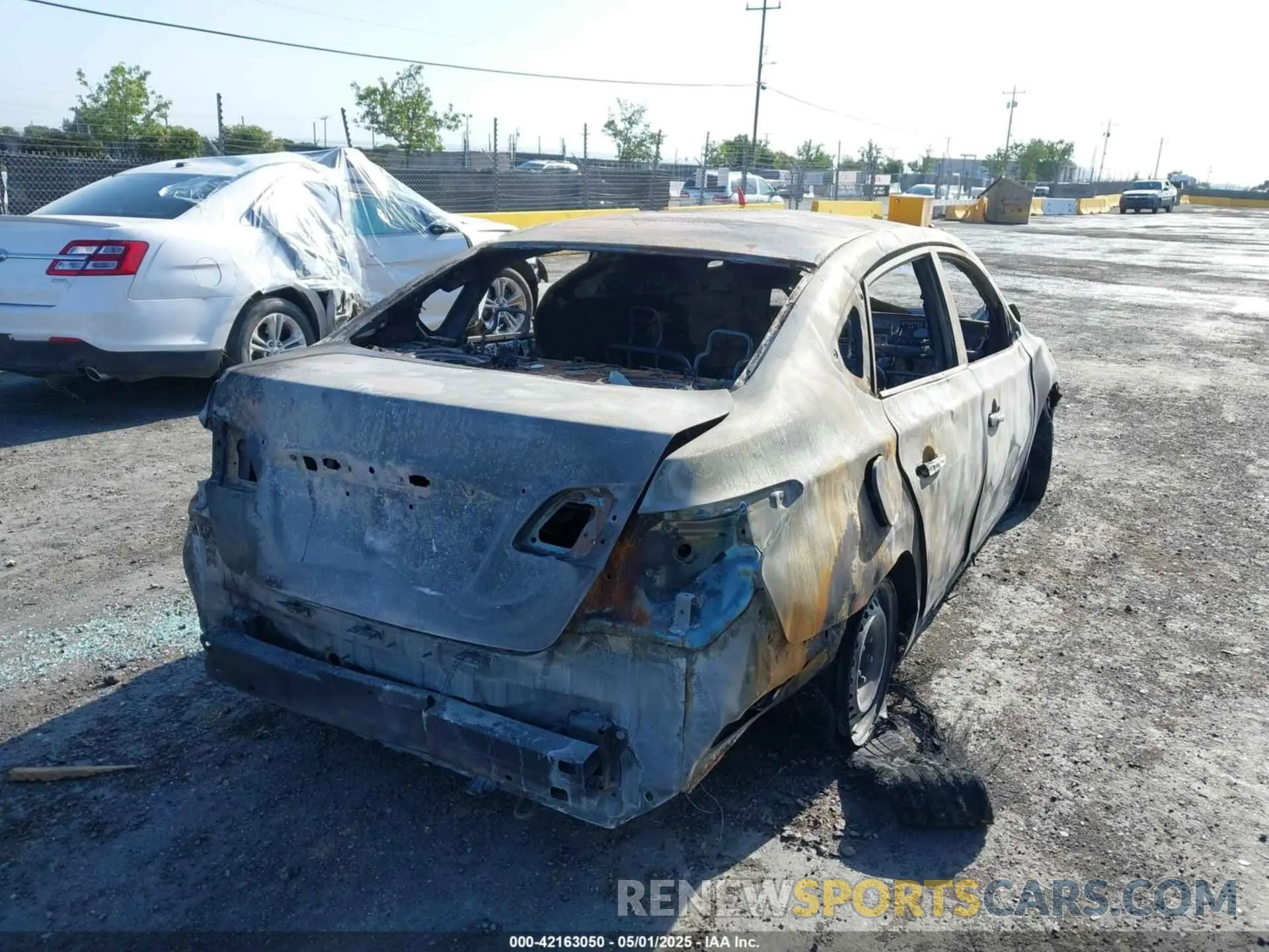 4 Photograph of a damaged car 3N1AB7AP6KY427584 NISSAN SENTRA 2019
