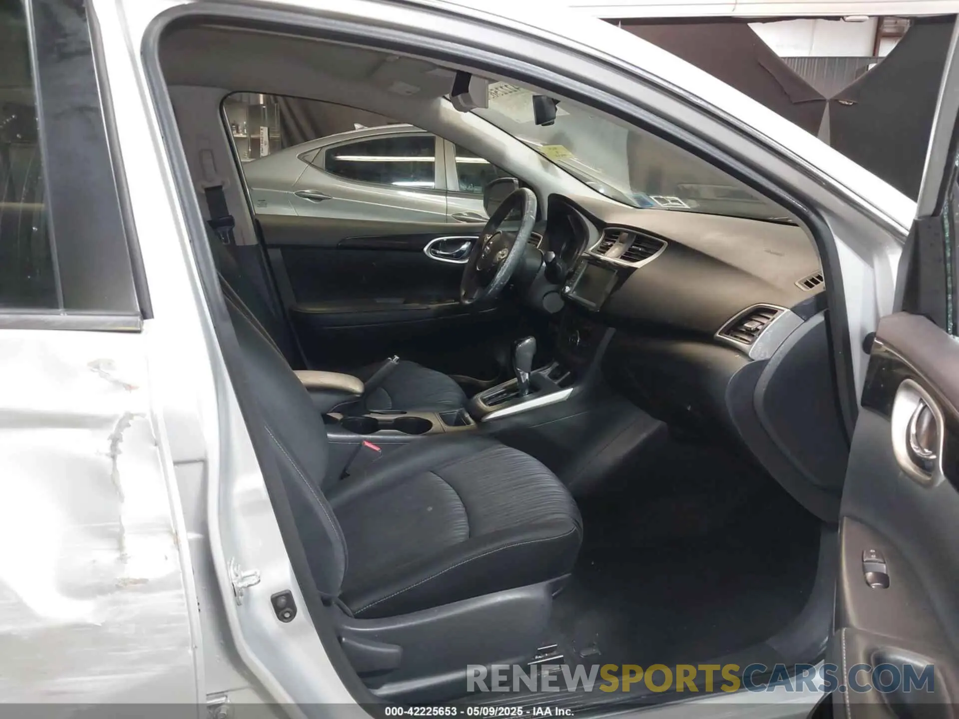 5 Photograph of a damaged car 3N1AB7AP7KL609257 NISSAN SENTRA 2019