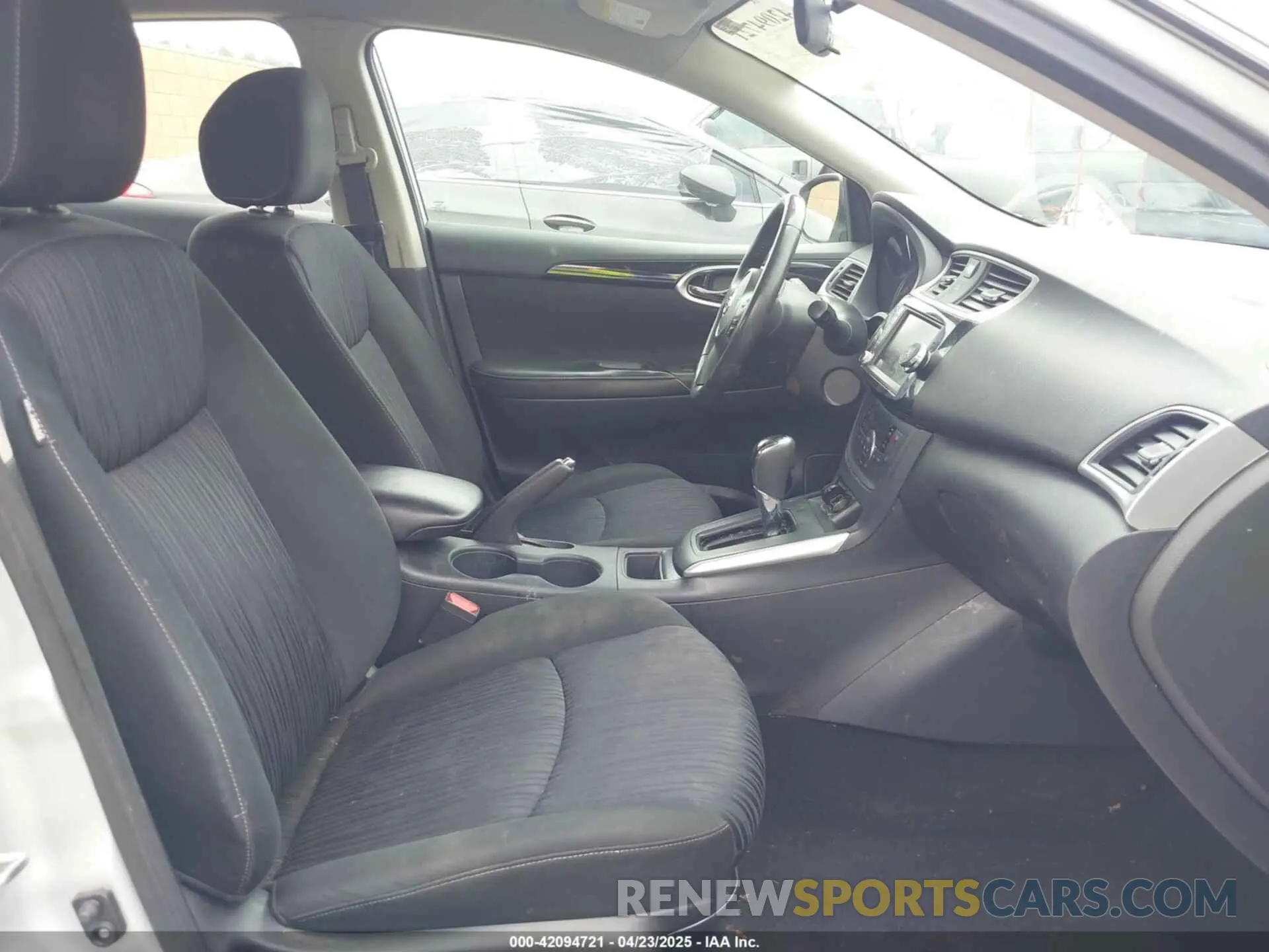 5 Photograph of a damaged car 3N1AB7AP7KL618363 NISSAN SENTRA 2019