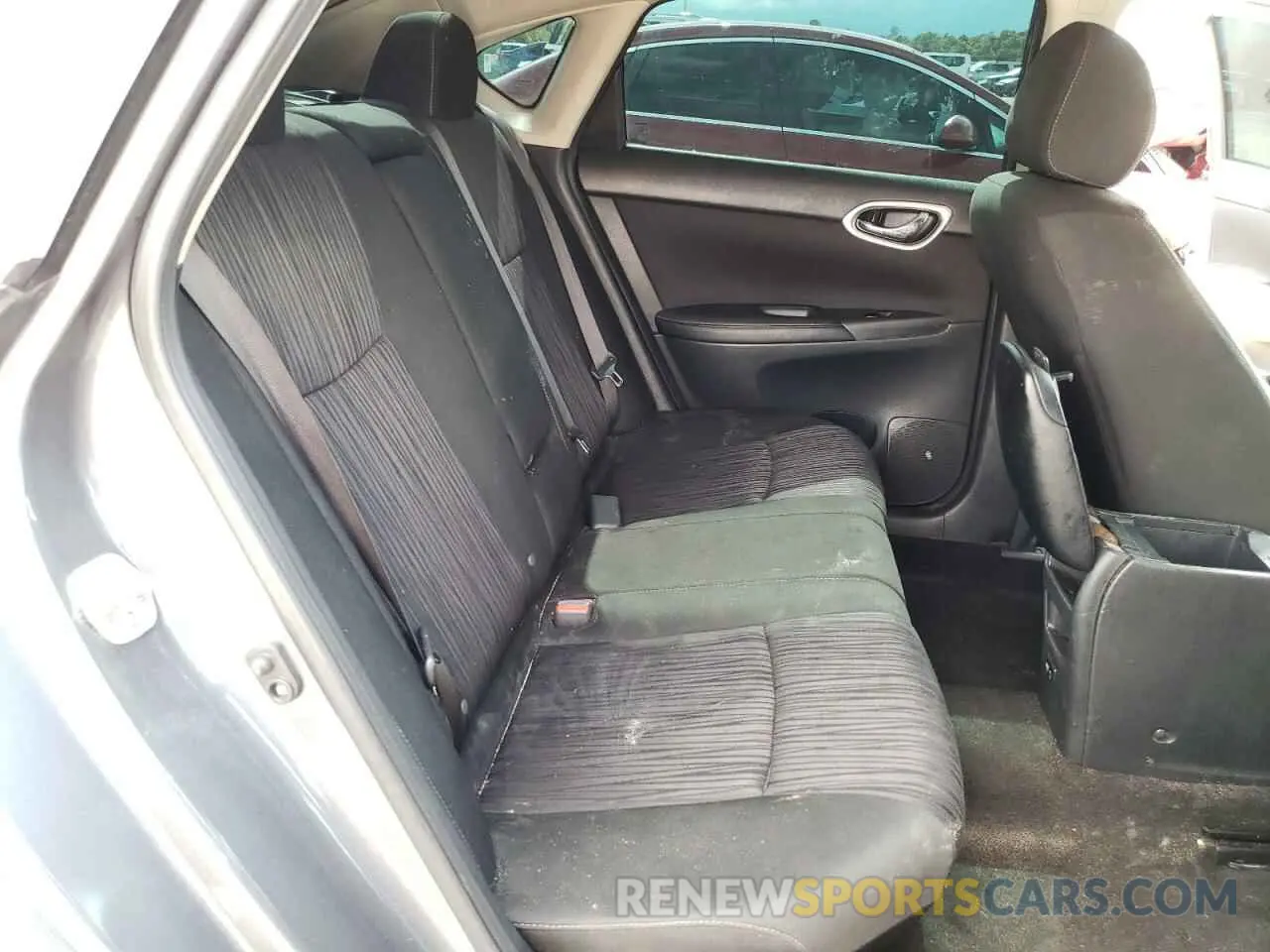 10 Photograph of a damaged car 3N1AB7AP7KL627337 NISSAN SENTRA 2019