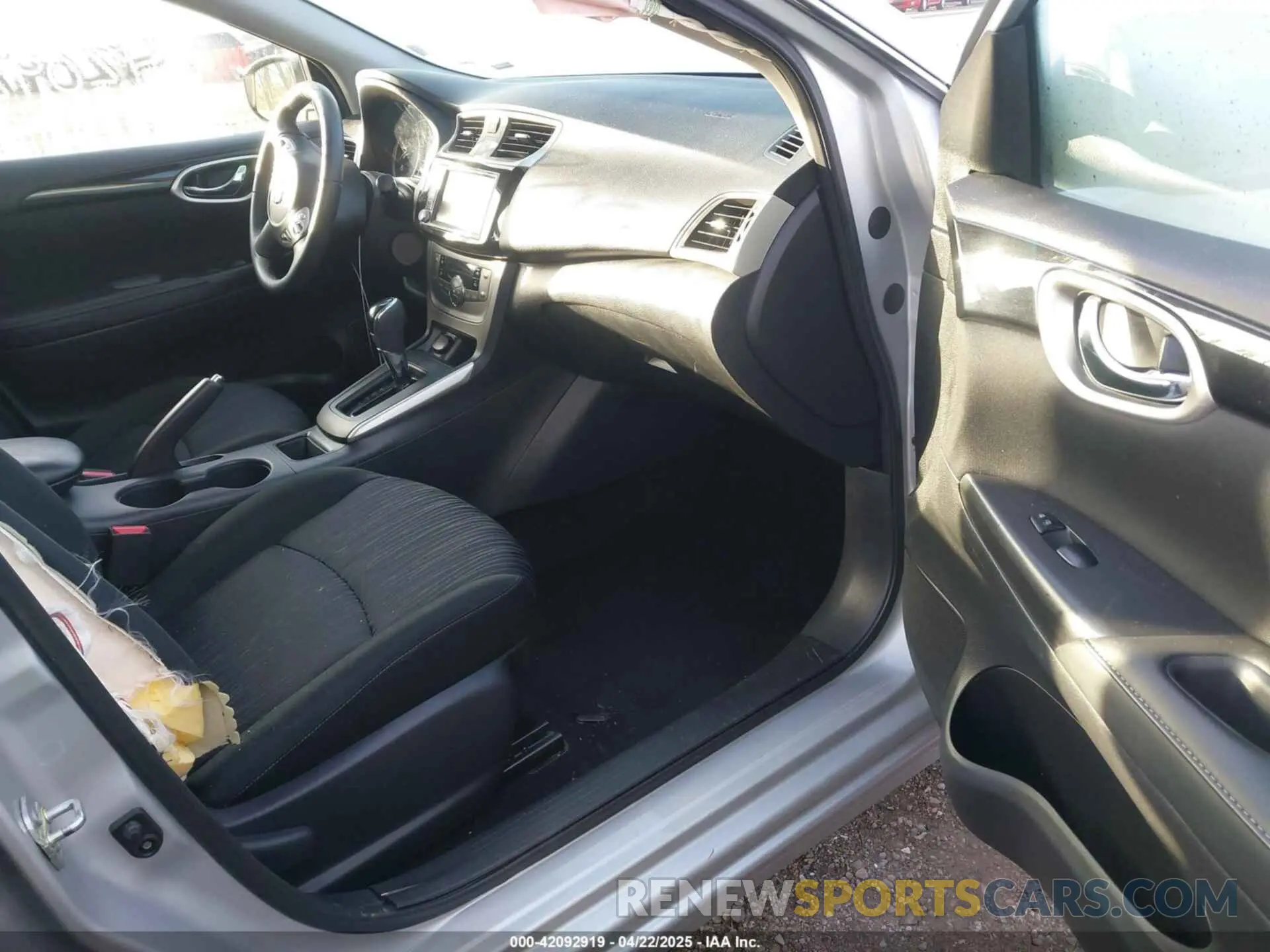 5 Photograph of a damaged car 3N1AB7AP7KY338283 NISSAN SENTRA 2019