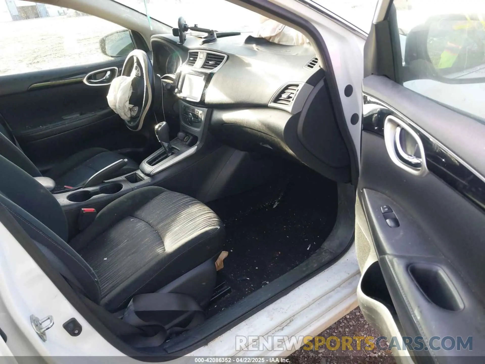 5 Photograph of a damaged car 3N1AB7AP7KY431188 NISSAN SENTRA 2019