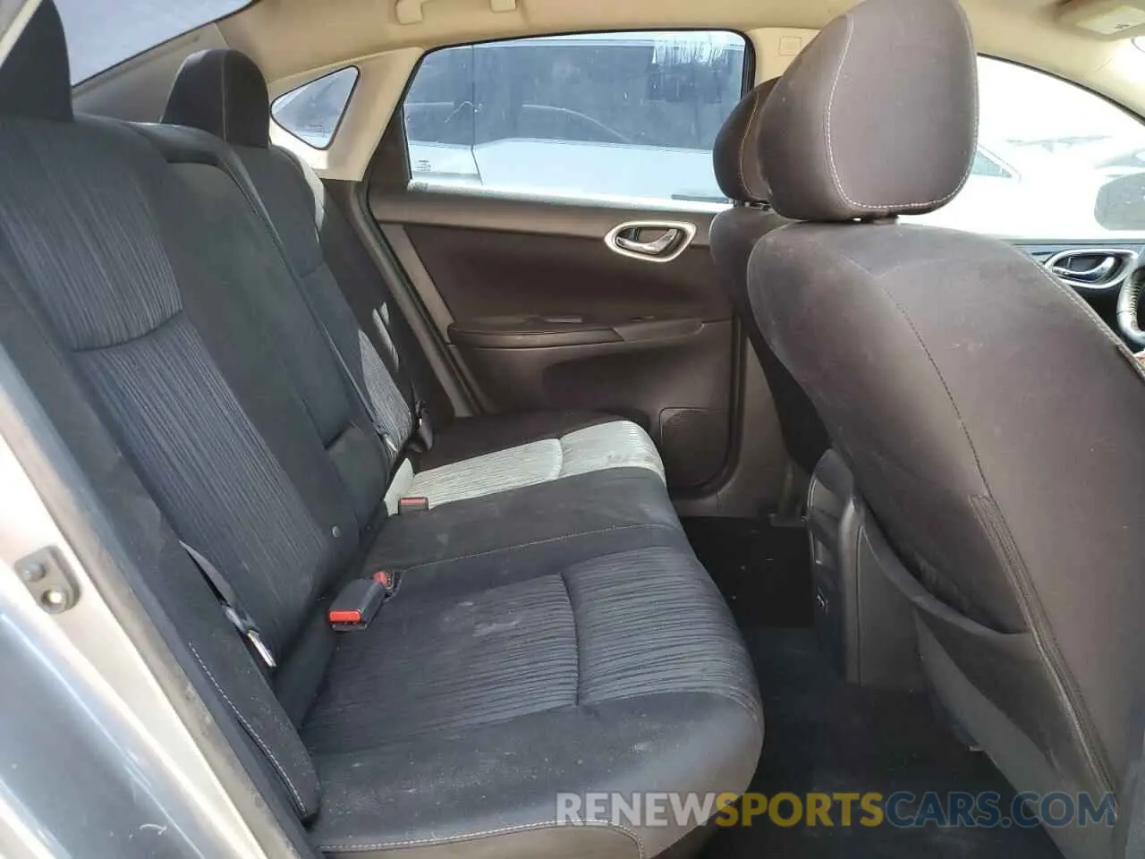 10 Photograph of a damaged car 3N1AB7AP8KL606951 NISSAN SENTRA 2019
