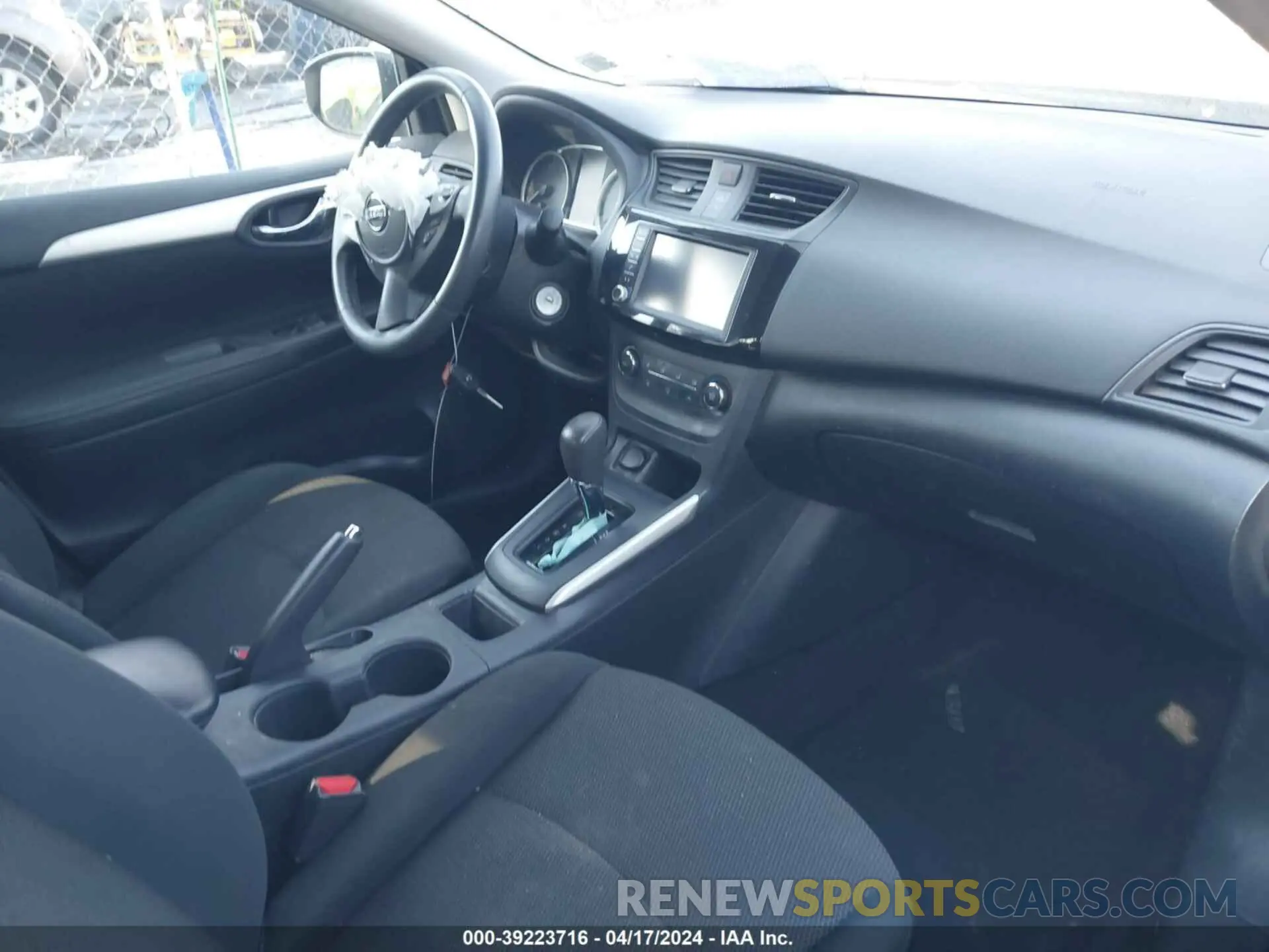5 Photograph of a damaged car 3N1AB7AP8KY258720 NISSAN SENTRA 2019