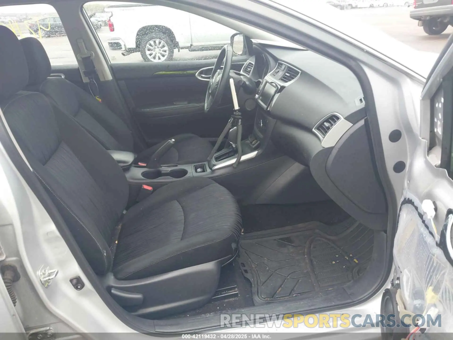 5 Photograph of a damaged car 3N1AB7AP8KY451692 NISSAN SENTRA 2019