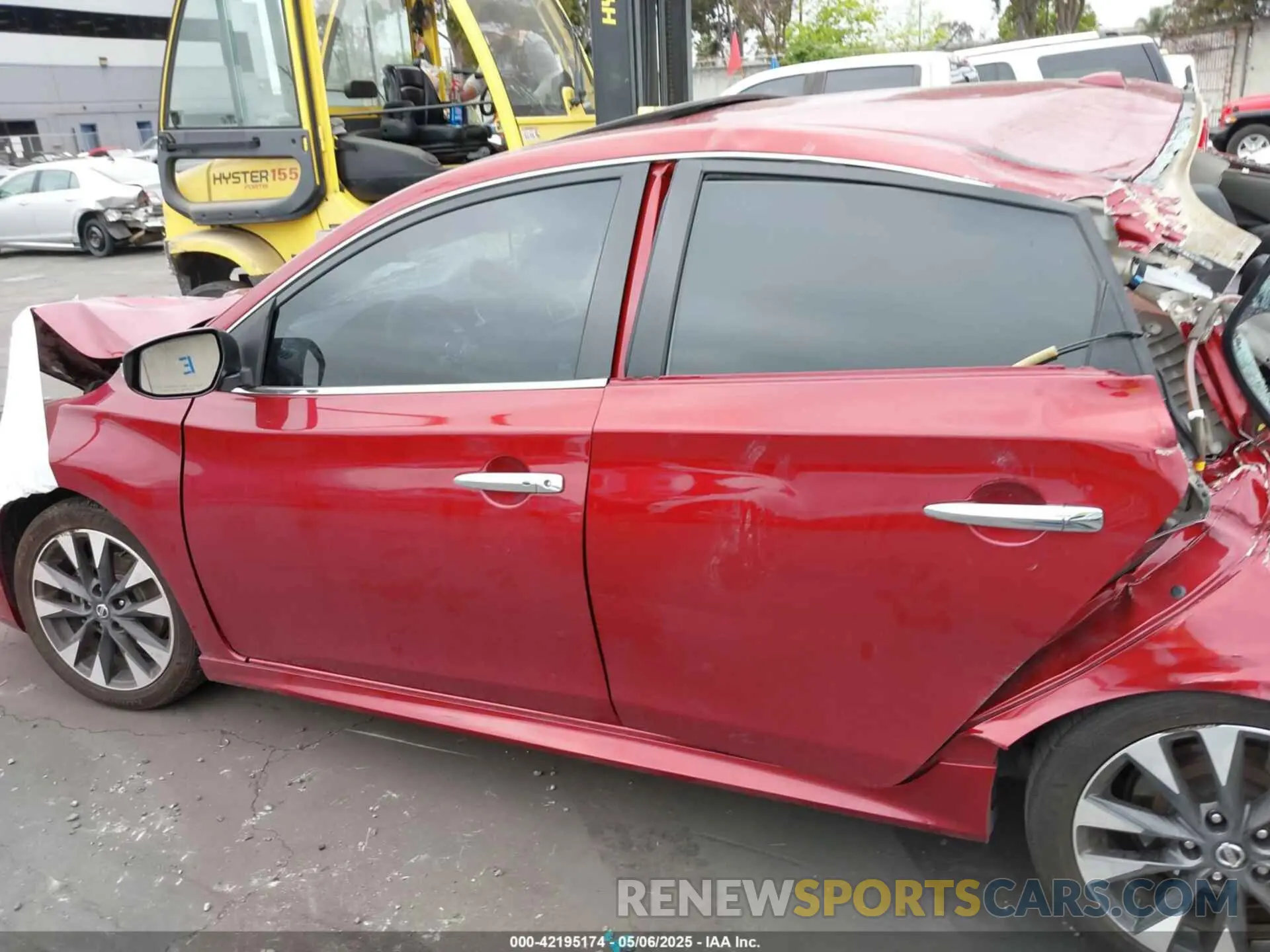 15 Photograph of a damaged car 3N1AB7AP9KY328855 NISSAN SENTRA 2019