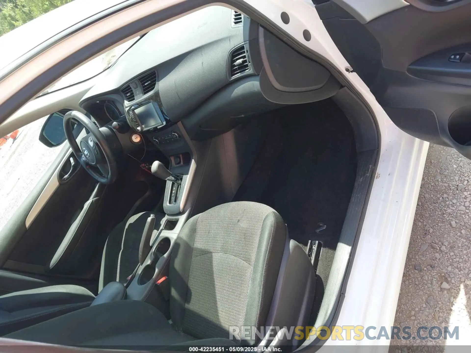 5 Photograph of a damaged car 3N1AB7AP9KY386660 NISSAN SENTRA 2019