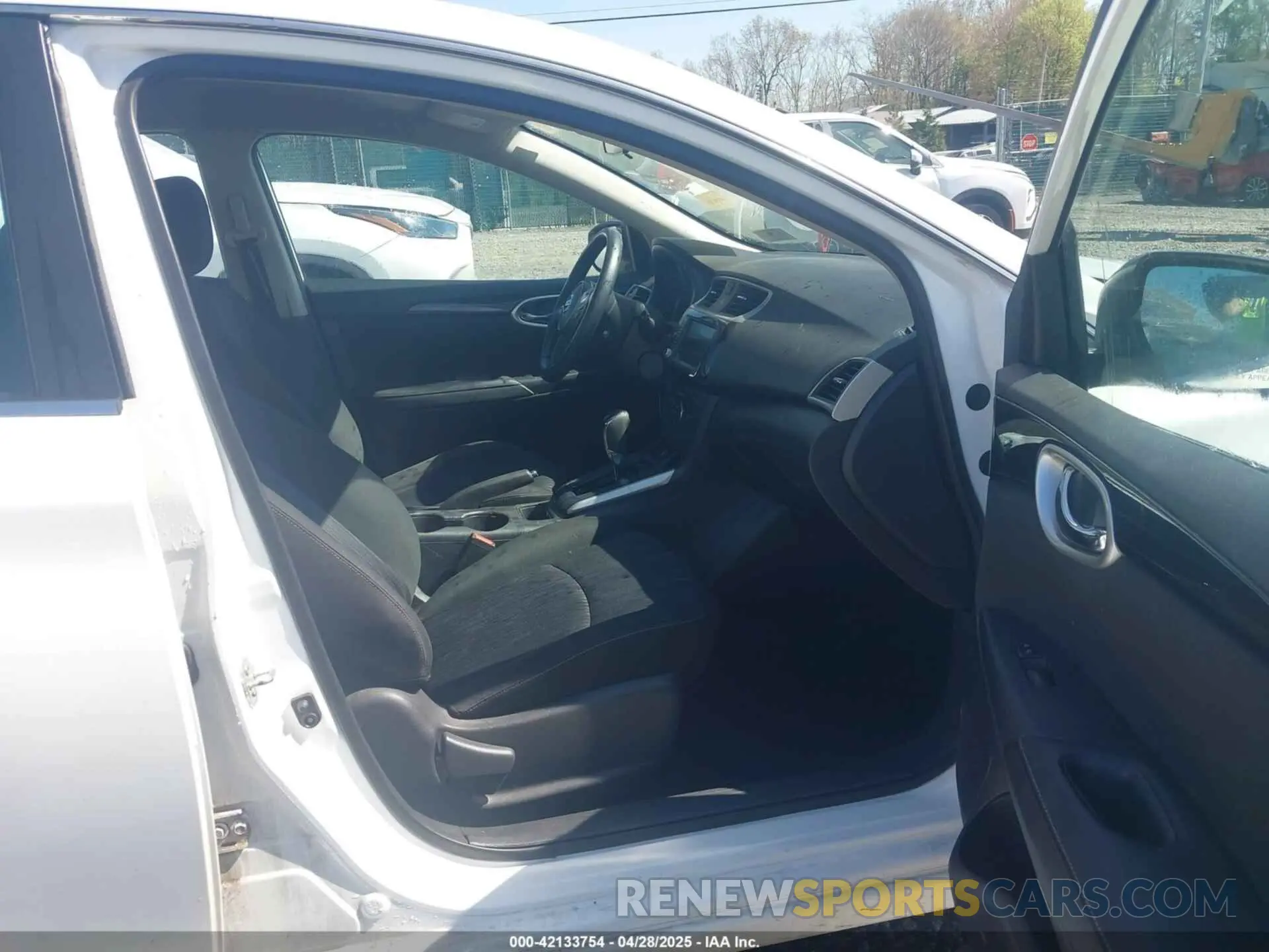 5 Photograph of a damaged car 3N1AB7AP9KY407720 NISSAN SENTRA 2019