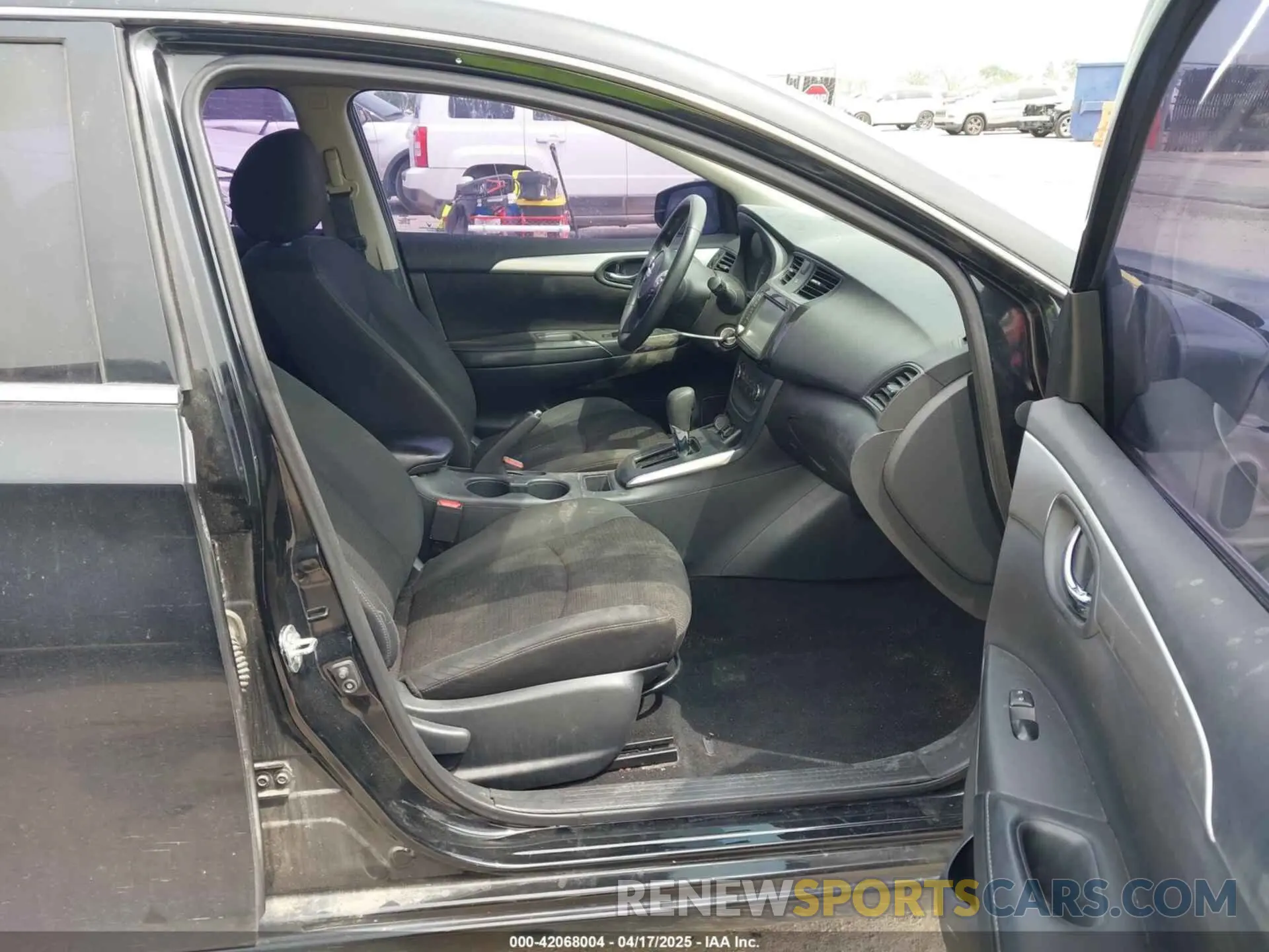 5 Photograph of a damaged car 3N1AB7APXKY217814 NISSAN SENTRA 2019