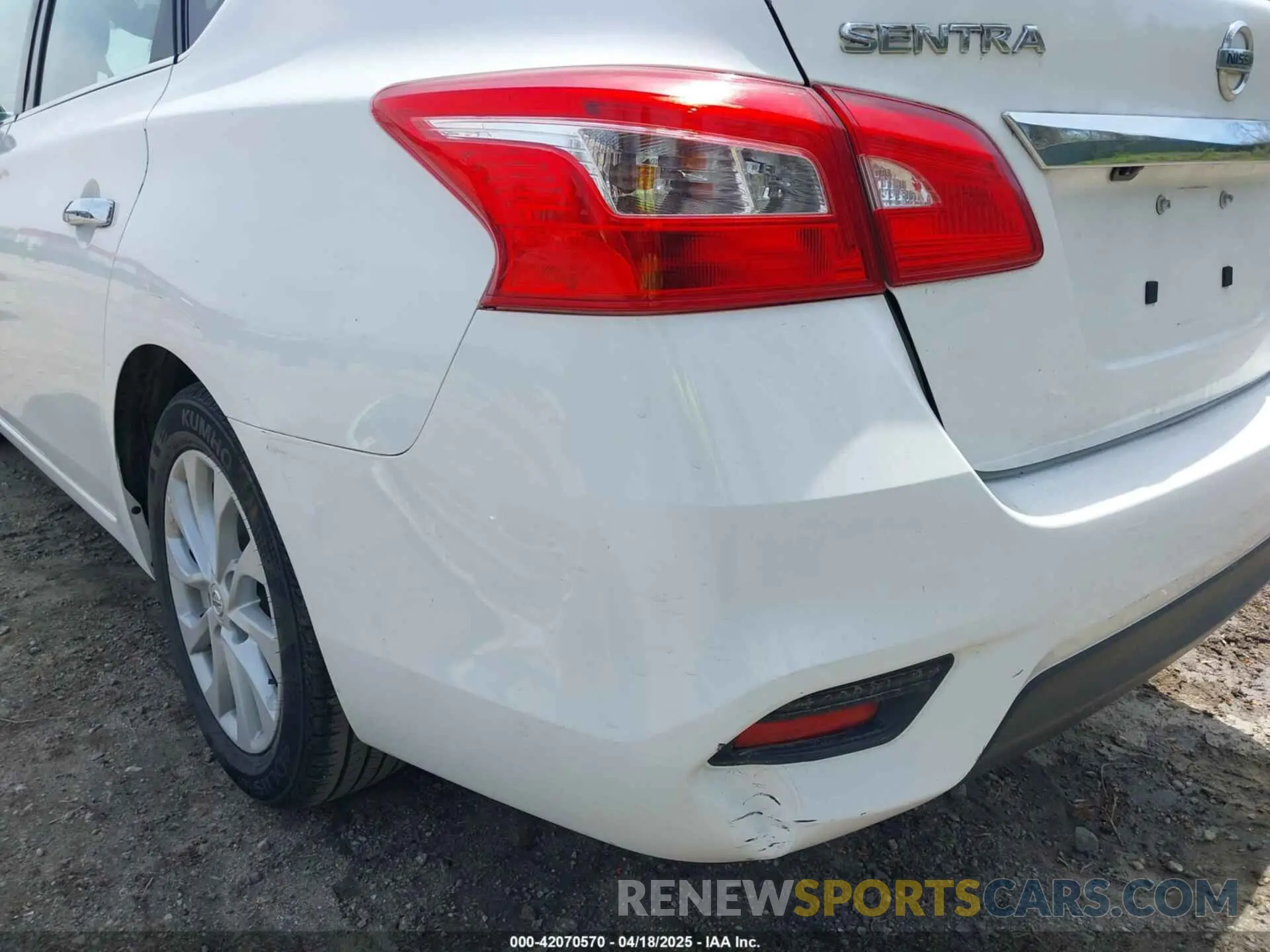 19 Photograph of a damaged car 3N1AB7APXKY308713 NISSAN SENTRA 2019
