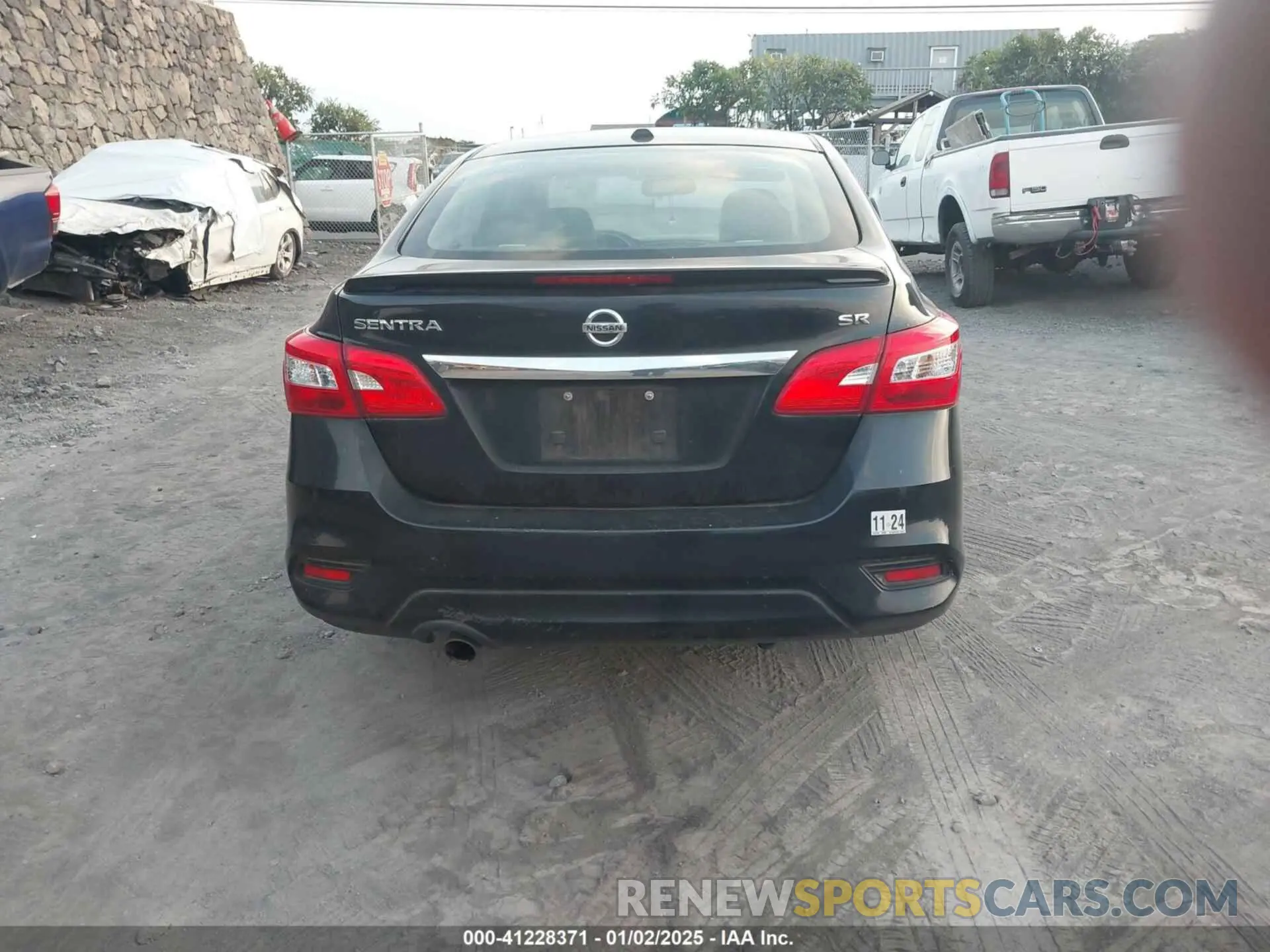 17 Photograph of a damaged car 3N1AB7APXKY318075 NISSAN SENTRA 2019