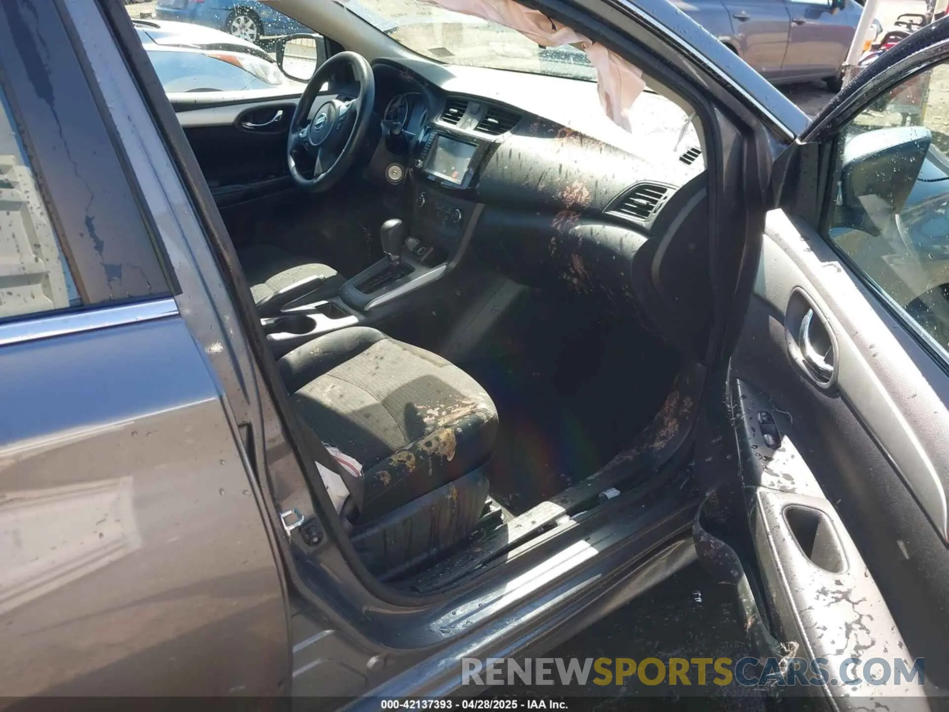 5 Photograph of a damaged car 3N1AB7APXKY320330 NISSAN SENTRA 2019