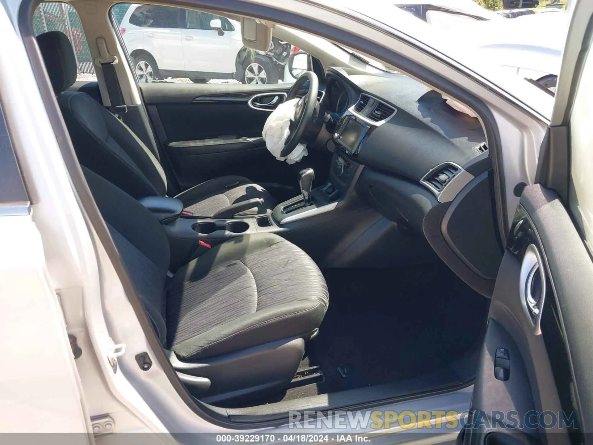5 Photograph of a damaged car 3N1AB7APXKY451032 NISSAN SENTRA 2019