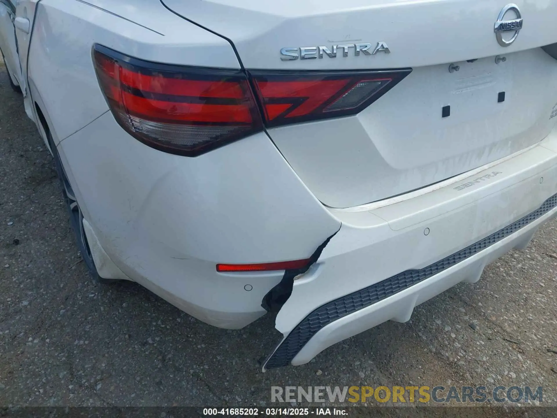 17 Photograph of a damaged car 3N1AB8CV1LY243656 NISSAN SENTRA 2020