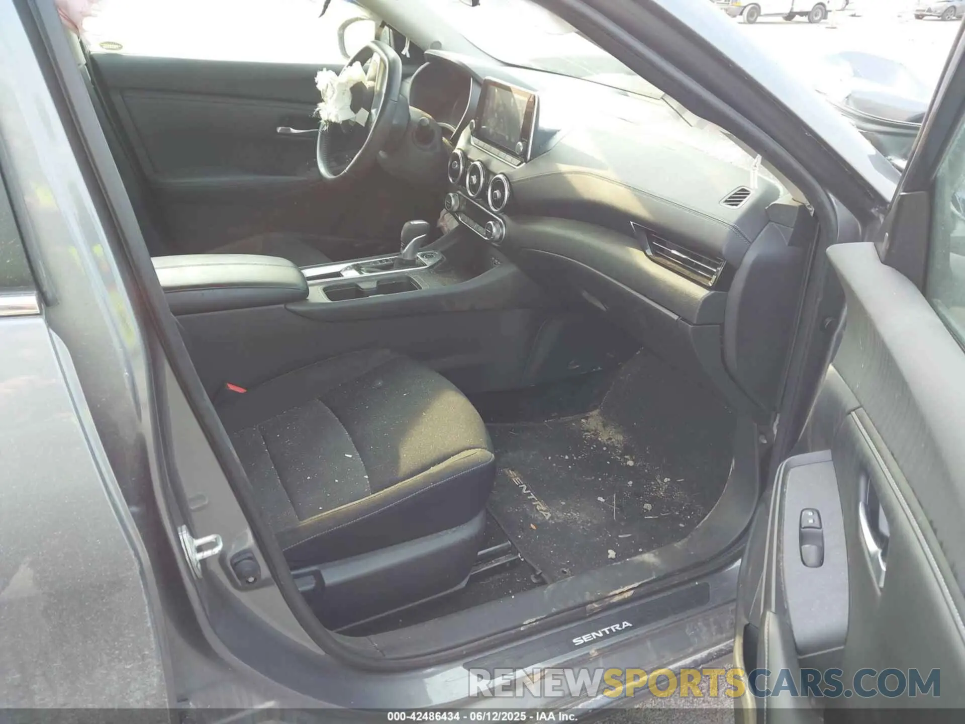 5 Photograph of a damaged car 3N1AB8CV2LY301113 NISSAN SENTRA 2020
