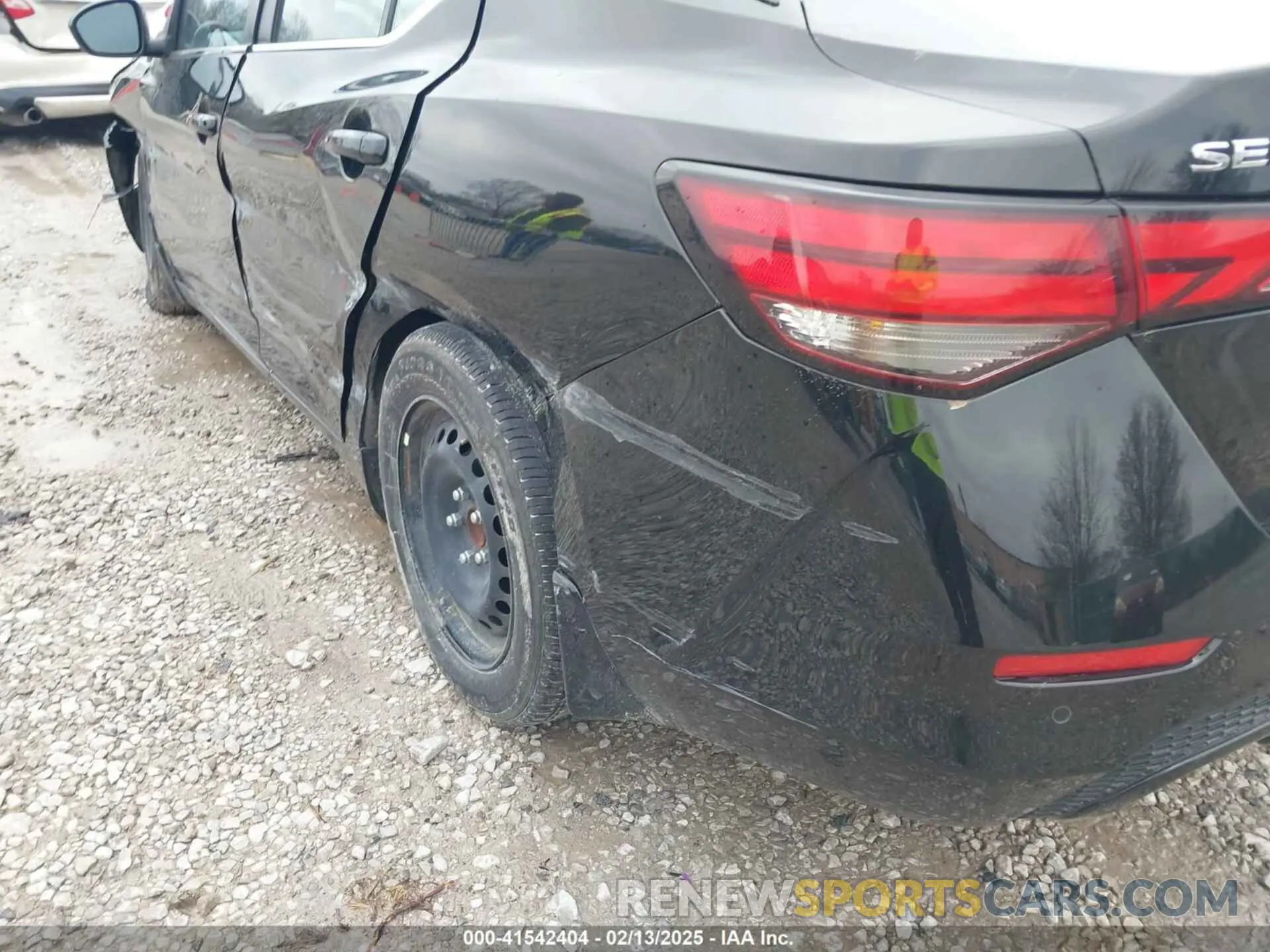 18 Photograph of a damaged car 3N1AB8BVXMY292275 NISSAN SENTRA 2021