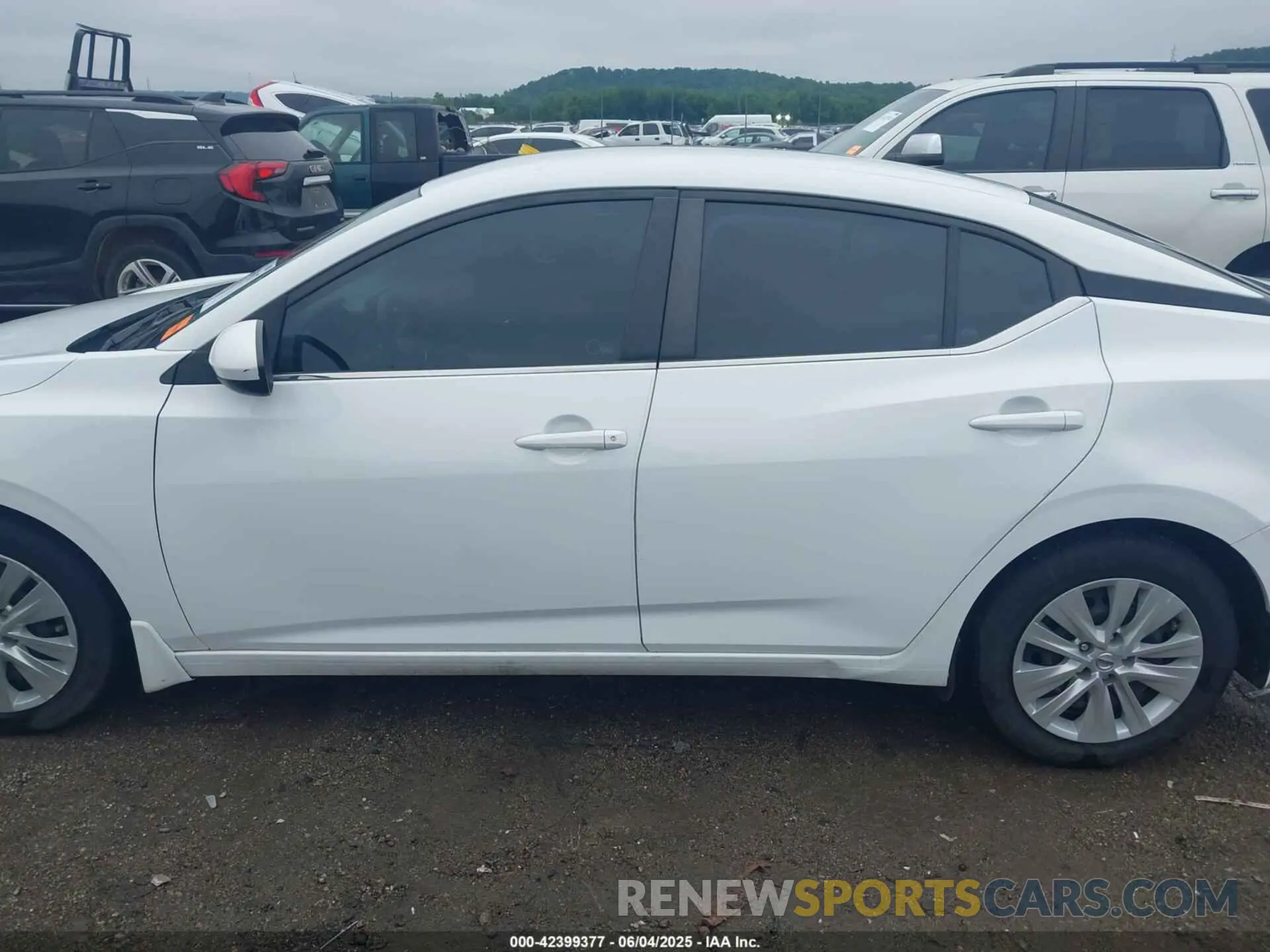 15 Photograph of a damaged car 3N1AB8BV1NY240129 NISSAN SENTRA 2022