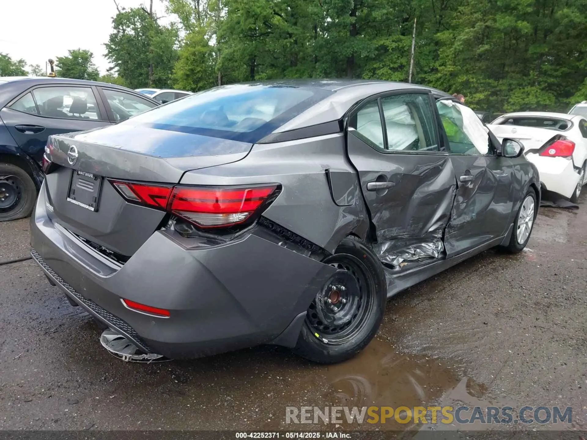 4 Photograph of a damaged car 3N1AB8BV4NY239377 NISSAN SENTRA 2022
