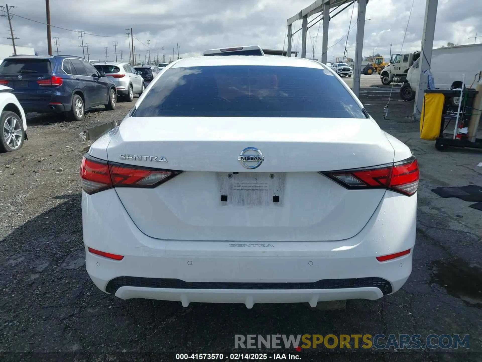17 Photograph of a damaged car 3N1AB8BV7NY259073 NISSAN SENTRA 2022