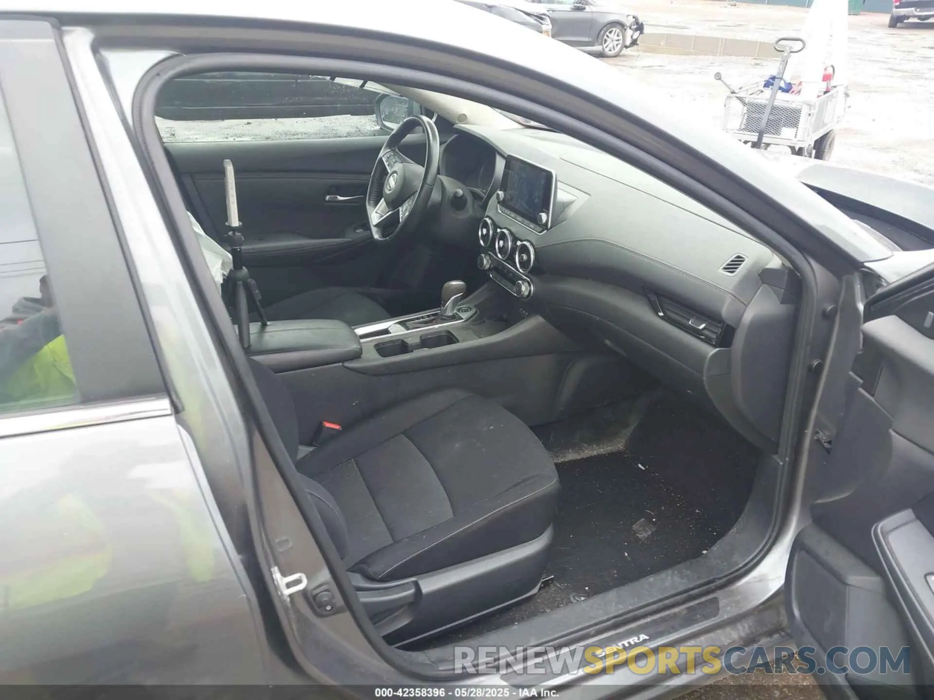 5 Photograph of a damaged car 3N1AB8CV5NY275688 NISSAN SENTRA 2022