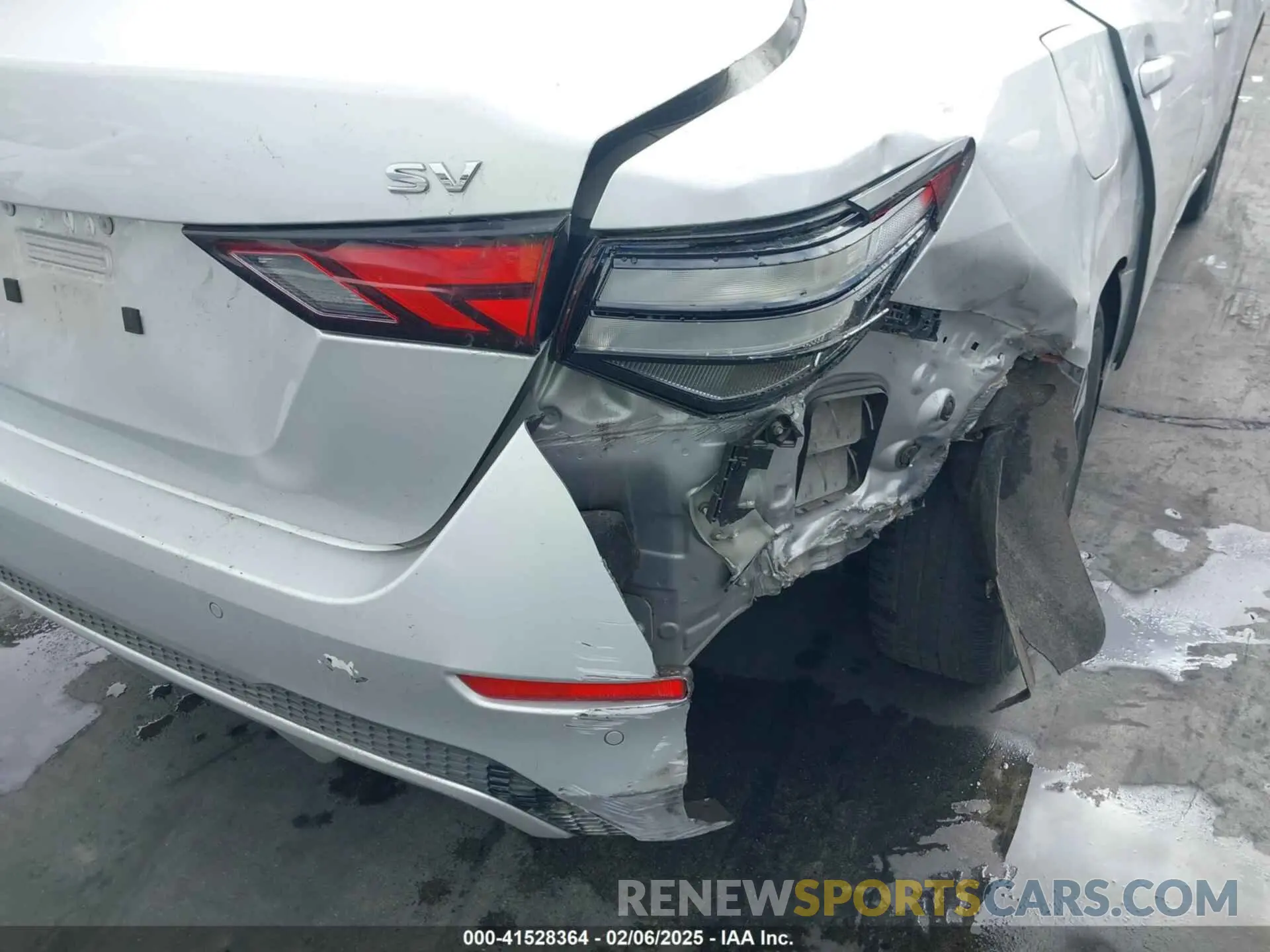 18 Photograph of a damaged car 3N1AB8CV8NY255550 NISSAN SENTRA 2022