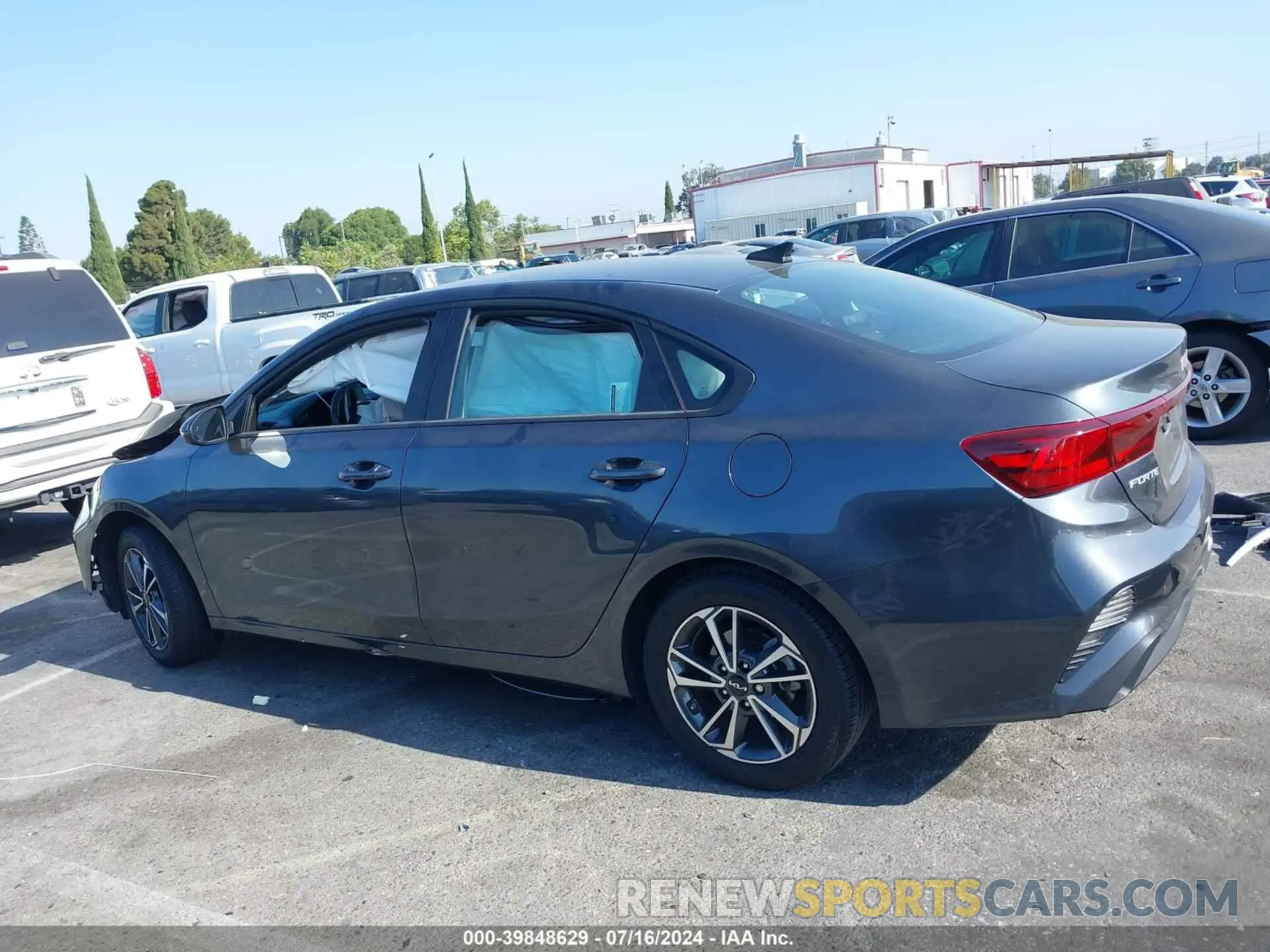 15 Photograph of a damaged car 3N1AB8DV5NY304203 NISSAN SENTRA 2022