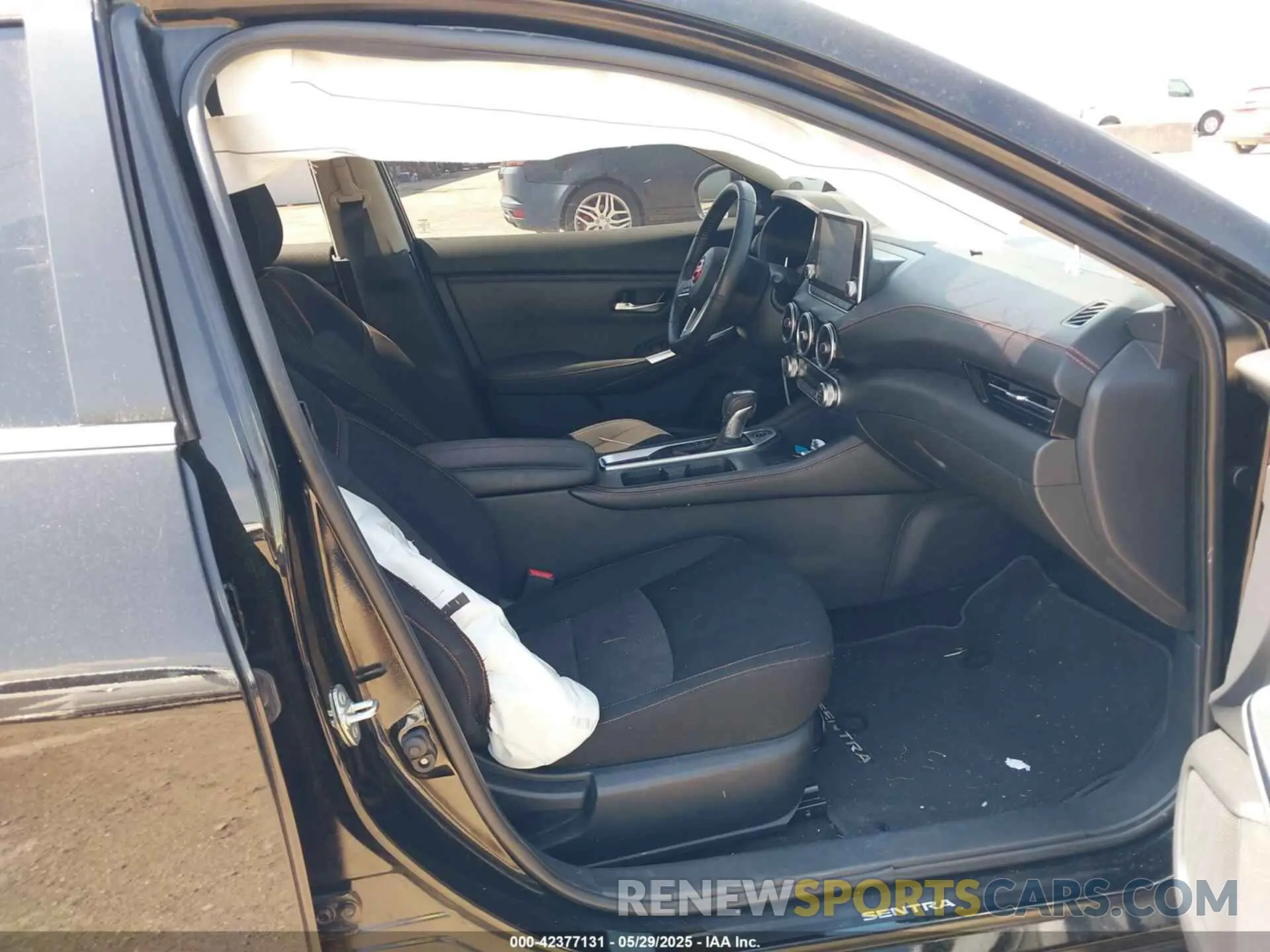 5 Photograph of a damaged car 3N1AB8DV8NY300761 NISSAN SENTRA 2022