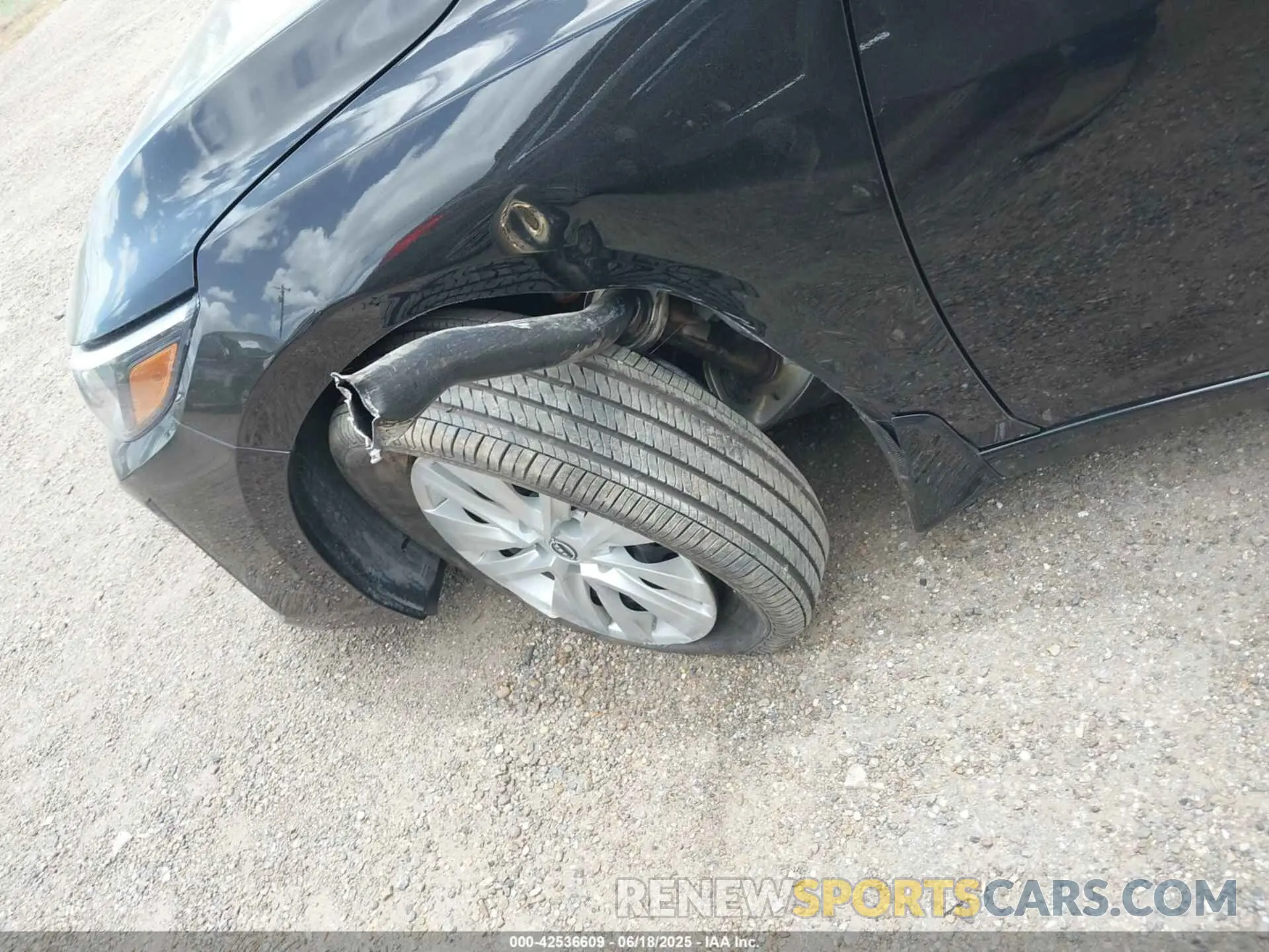 18 Photograph of a damaged car 3N1AB8BV5RY376382 NISSAN SENTRA 2024